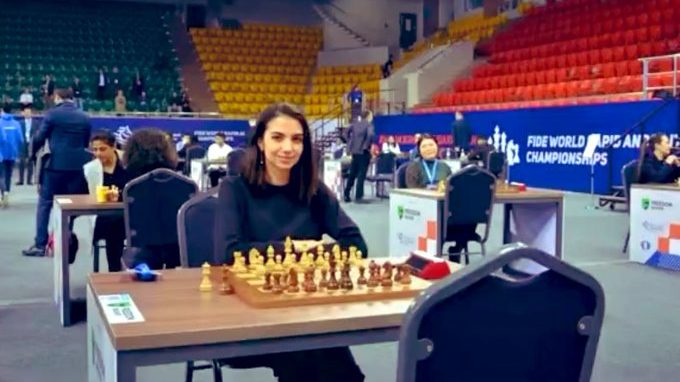 Iranian Chess Champ Competes in International Tournament Without Hijab