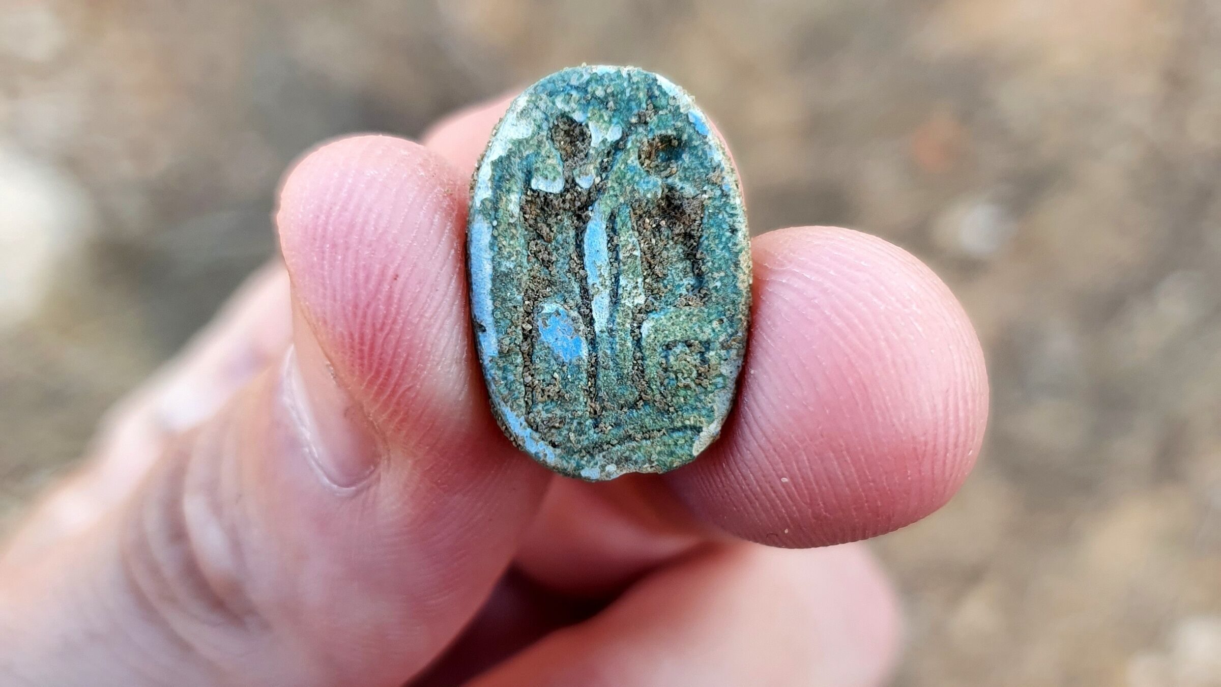 Students Find 3,500-Year-Old Scarab Seal in Central Israel