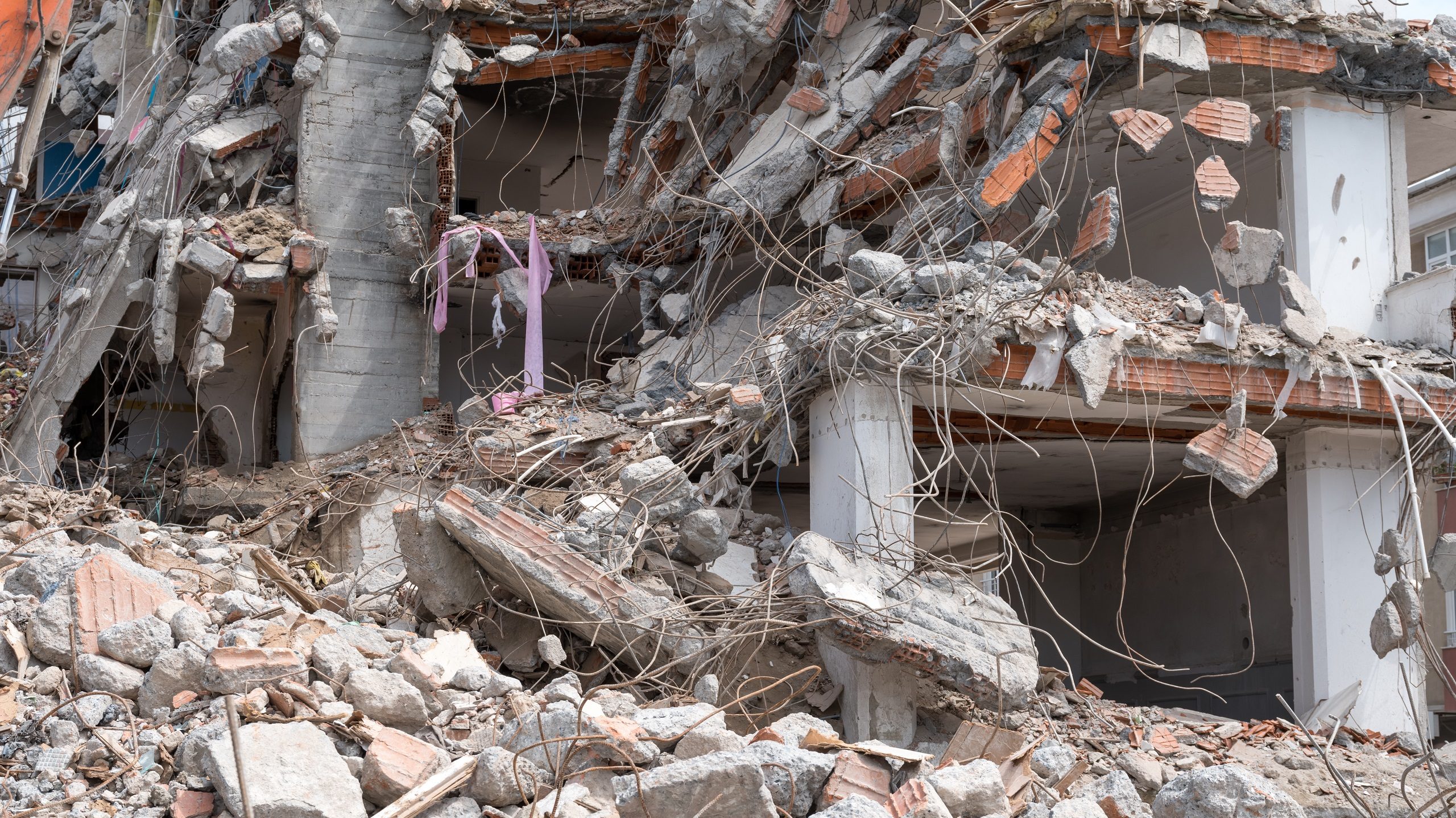 200 People Injured, 500 Homes Damaged as 5.8-magnitude Earthquake Strikes Northwest Iran