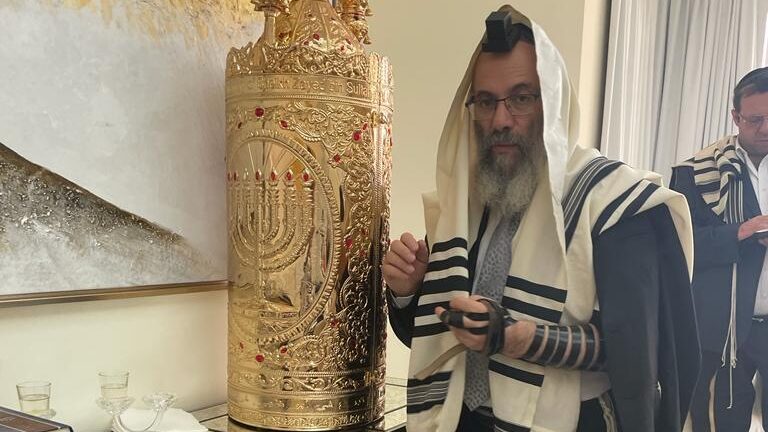 Jordan Airport Staff Cut Up Prayer Items of UAE Rabbi