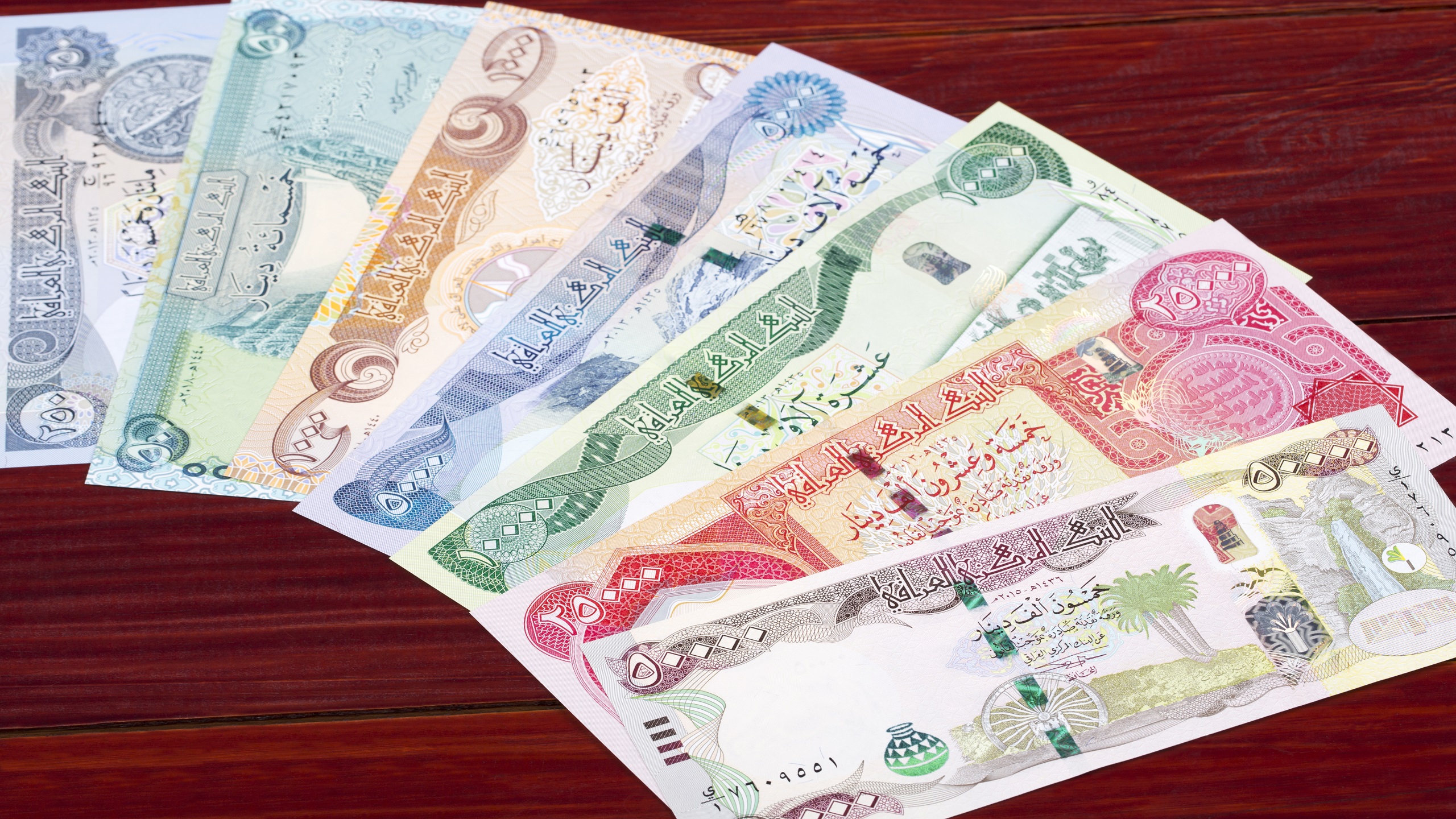 Iraqi Gov’t Boosts Dinar Value To Stabilize Currency Market