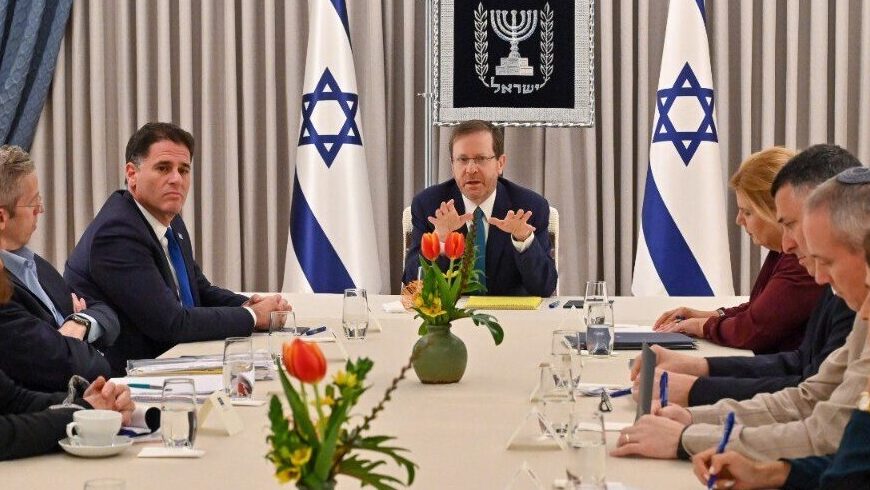 After the War, a Parliament at Crossroads