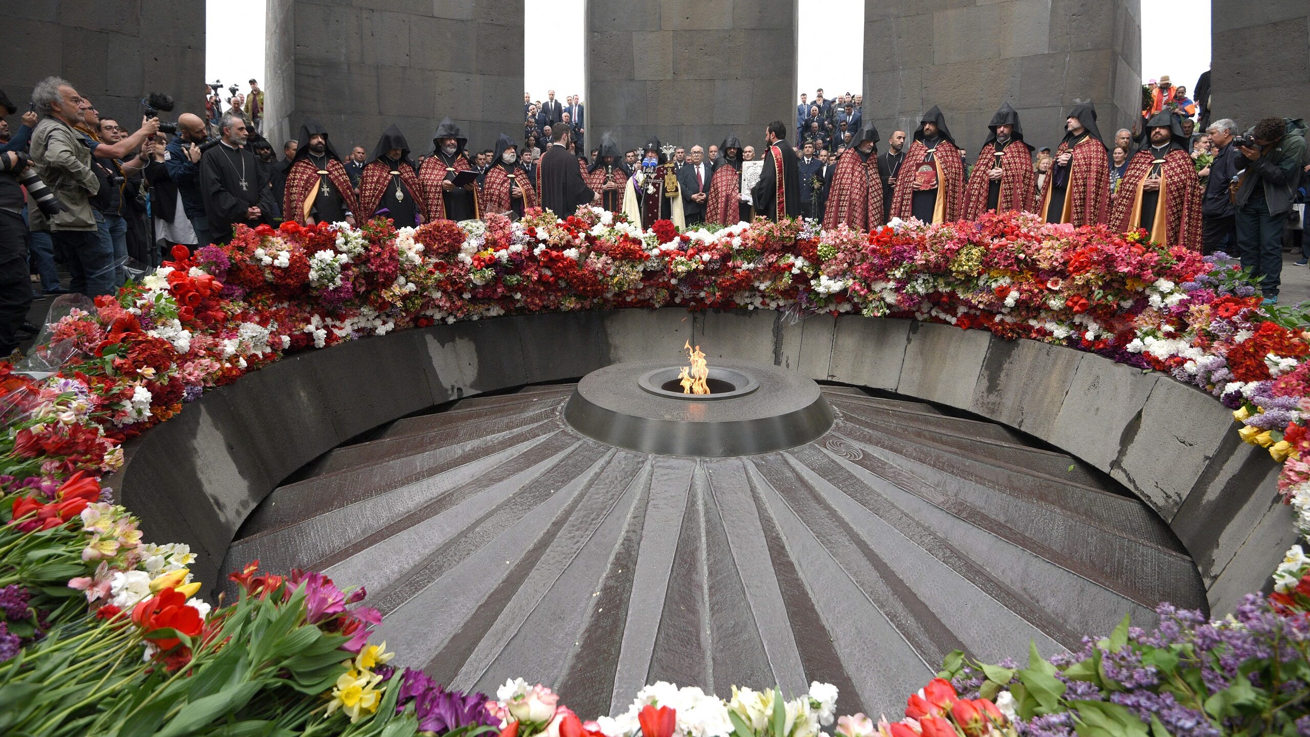 Armenians Mark Genocide Amid New Threats, Fresh Skirmishes With Azerbaijan