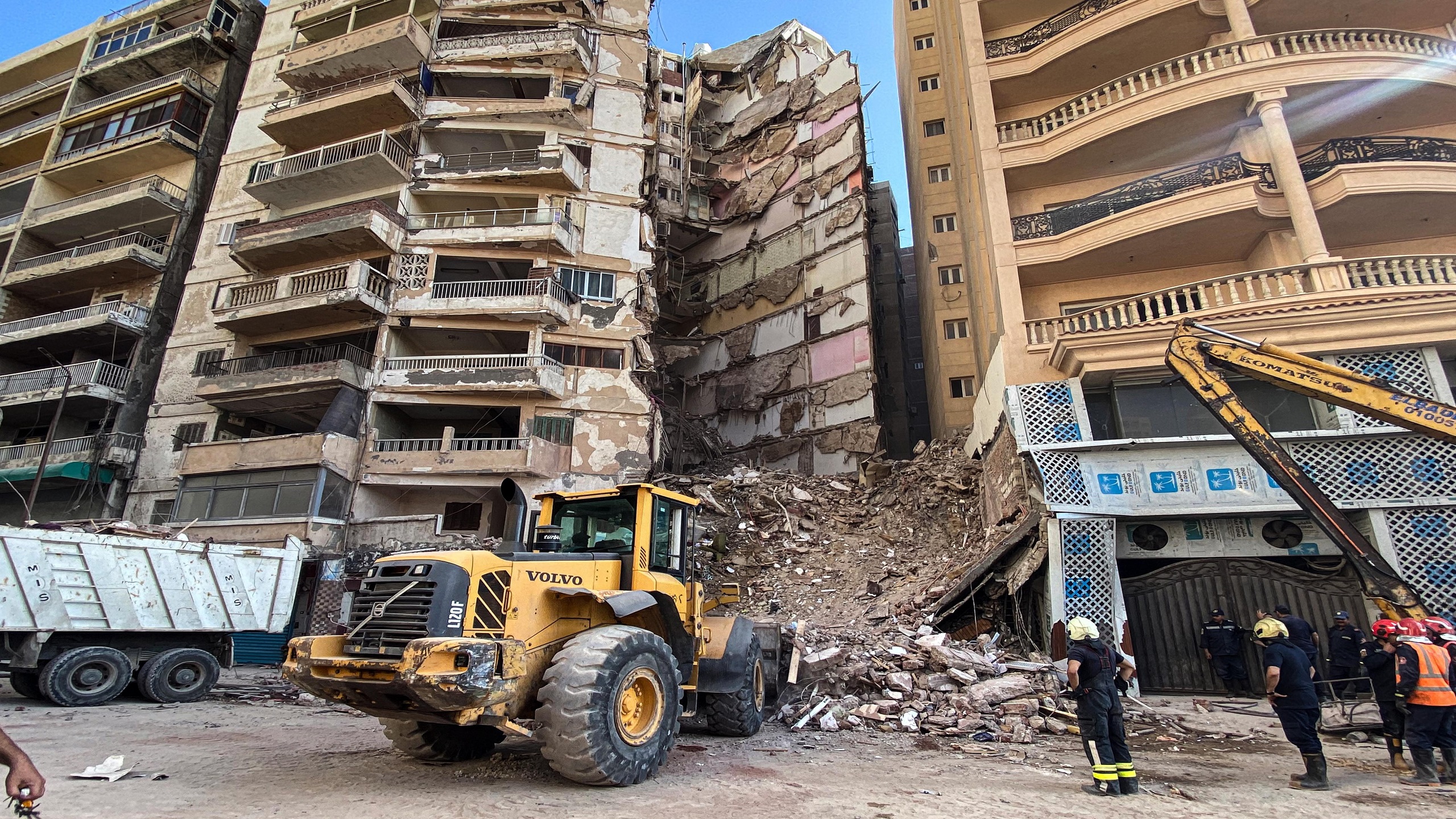 Building Collapse in Alexandria Claims 10 Lives, Highlights Persistent Construction Issues