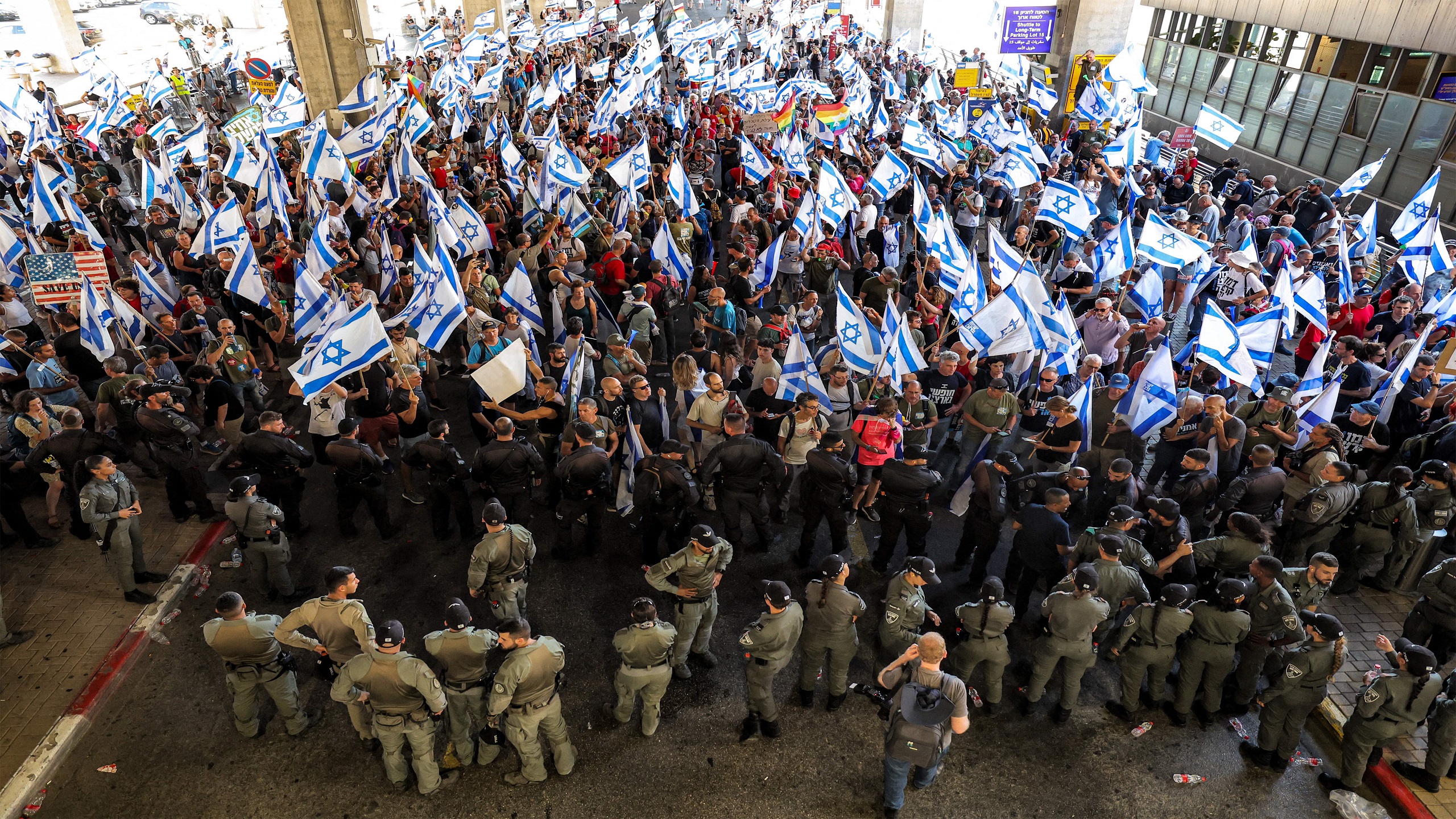 Day of Resistance: Thousands Protest Israeli Judiciary Bill at Ben-Gurion Airport