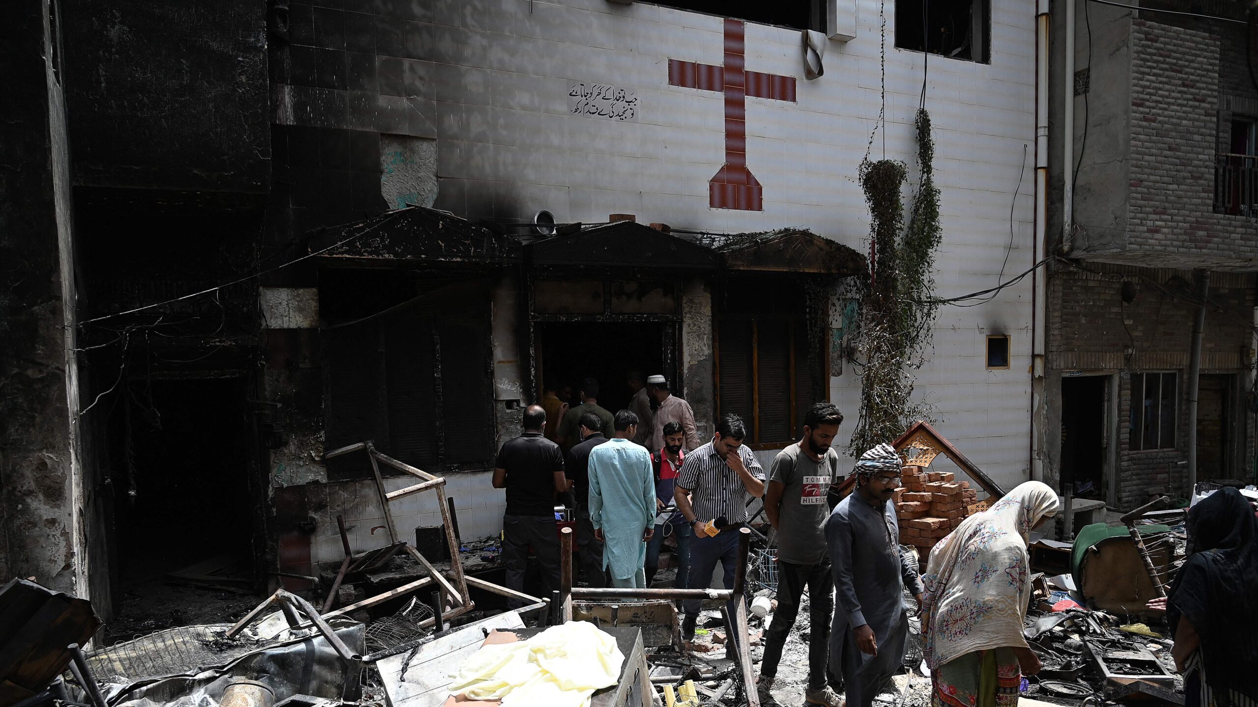 Christians Flee Pakistani Town as Muslim Mobs Burn Churches, Homes, Claiming Blasphemy