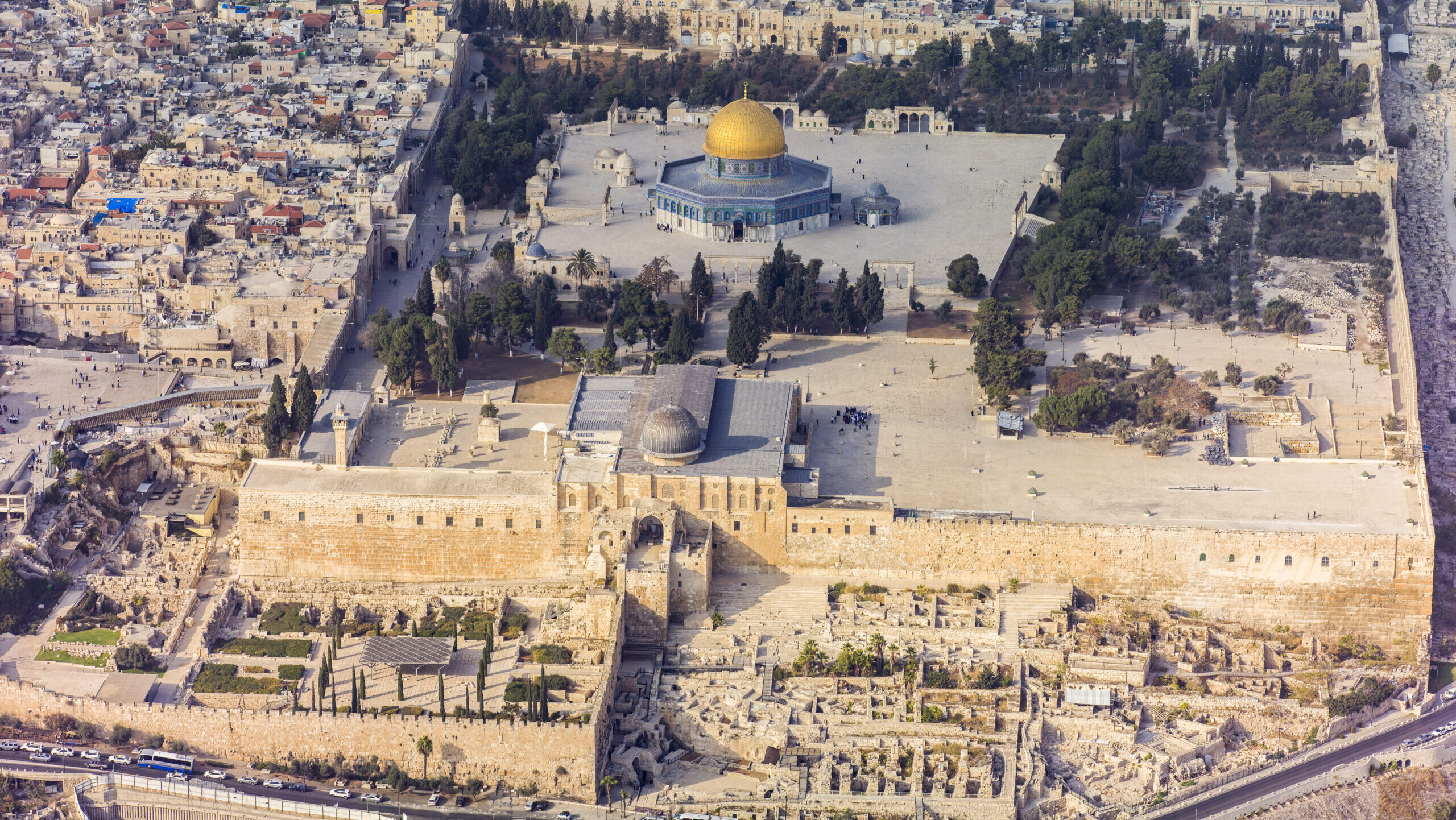 Israeli Ministers Clash Over Temple Mount Restrictions During Ramadan
