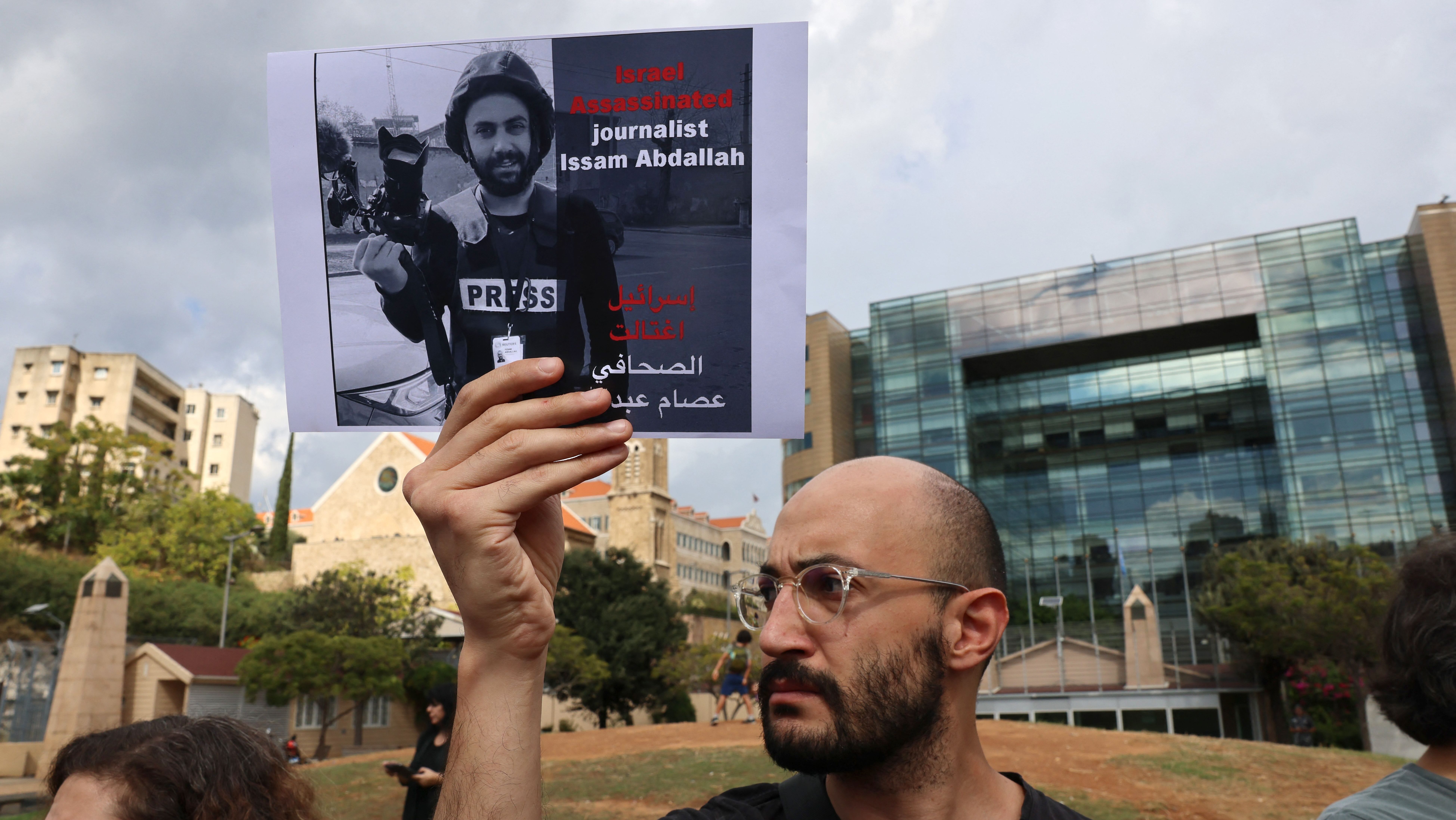 UN Report: Israeli Tank Fire on Journalists Violates International Law