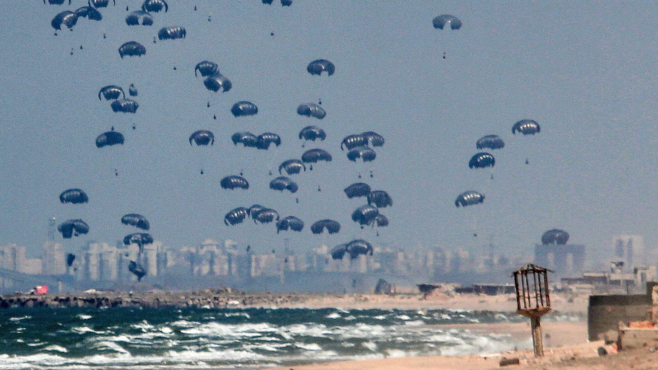 Gaza Authorities: Desperate Rush for Airdropped Aid Results in Multiple Drownings