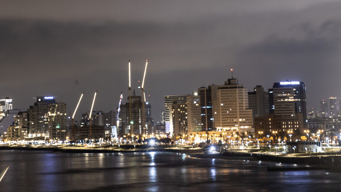 Iran Fires Over 200 Missiles at Israel, Strikes Tel Aviv and Northern Cities, Regional Targets Also Hit