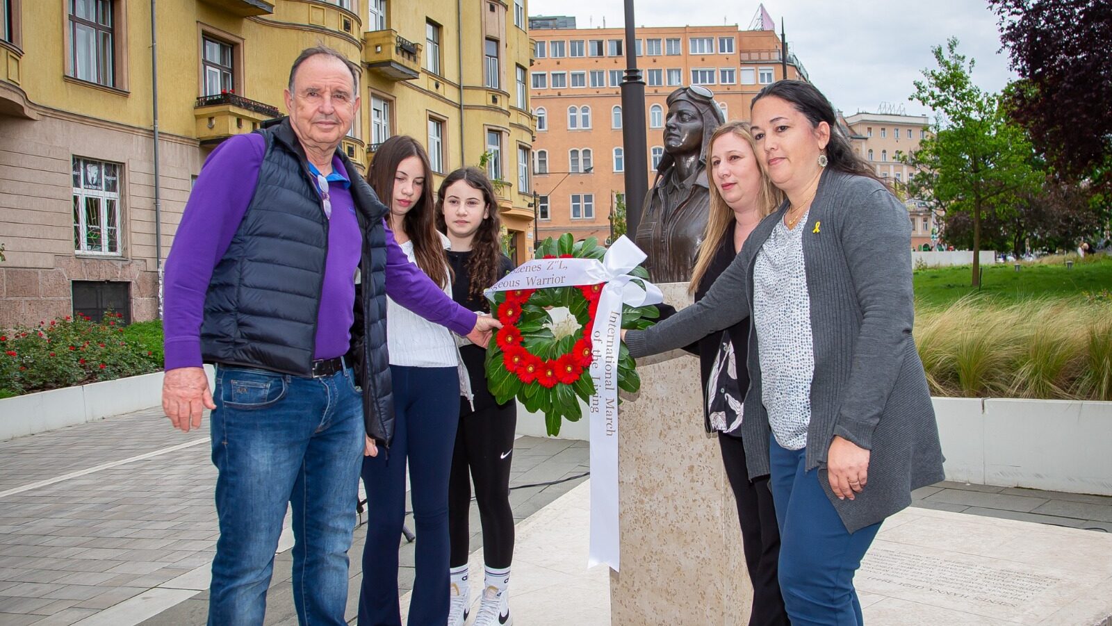 Wreath Laid in Budapest in Honor of Heroic Paratrooper Hannah Szenes