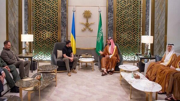 Zelenskyy Meets with Saudi Crown Prince in Unannounced Visit