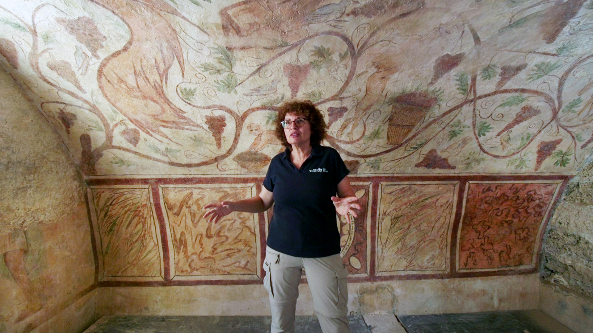 Ancient Tombs With Rare Greek Paintings To Open in Ashkelon