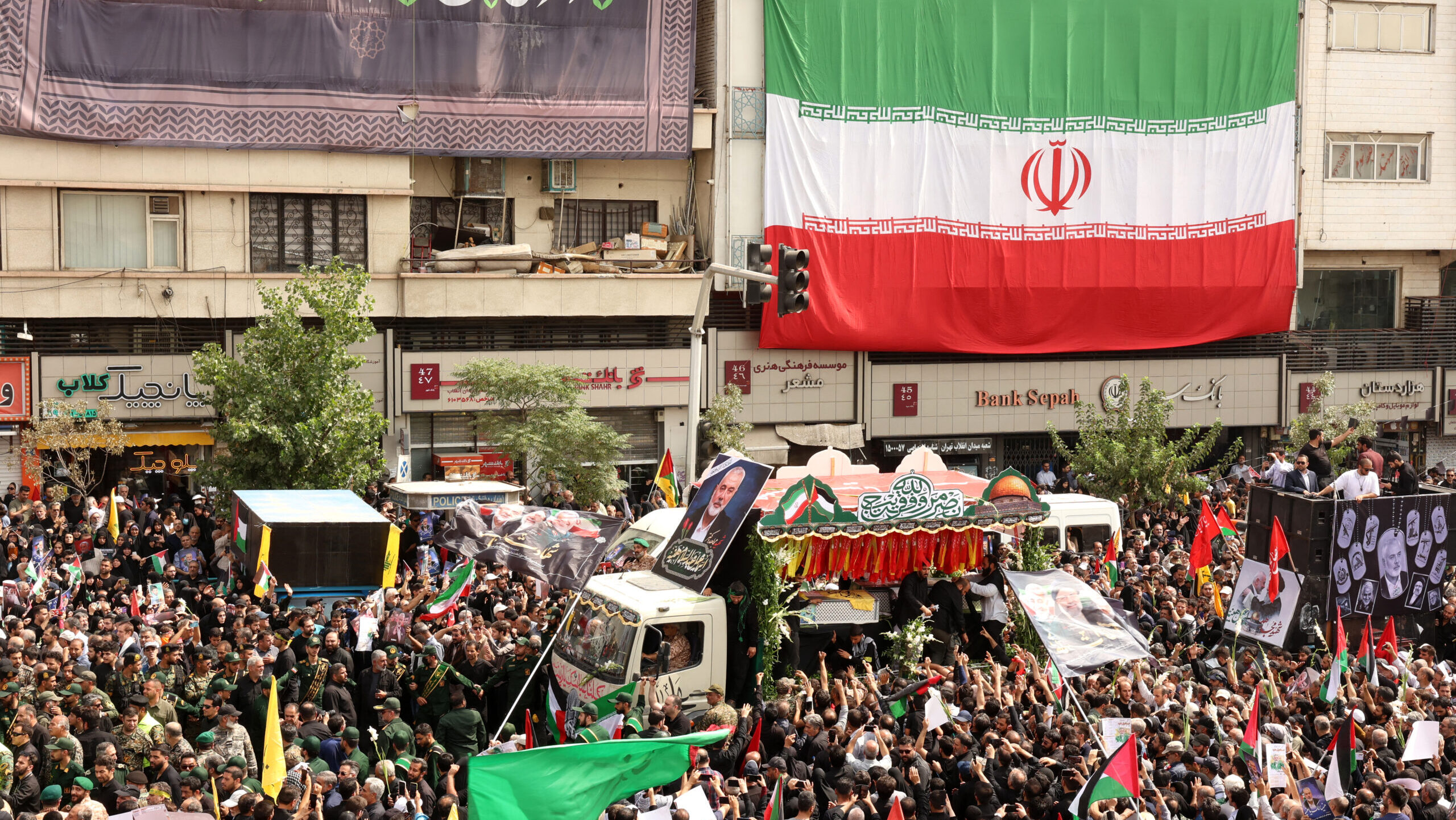 Report: Iran Rejects De-escalation Efforts, Vows To Strike Israel Amid Rising Tensions