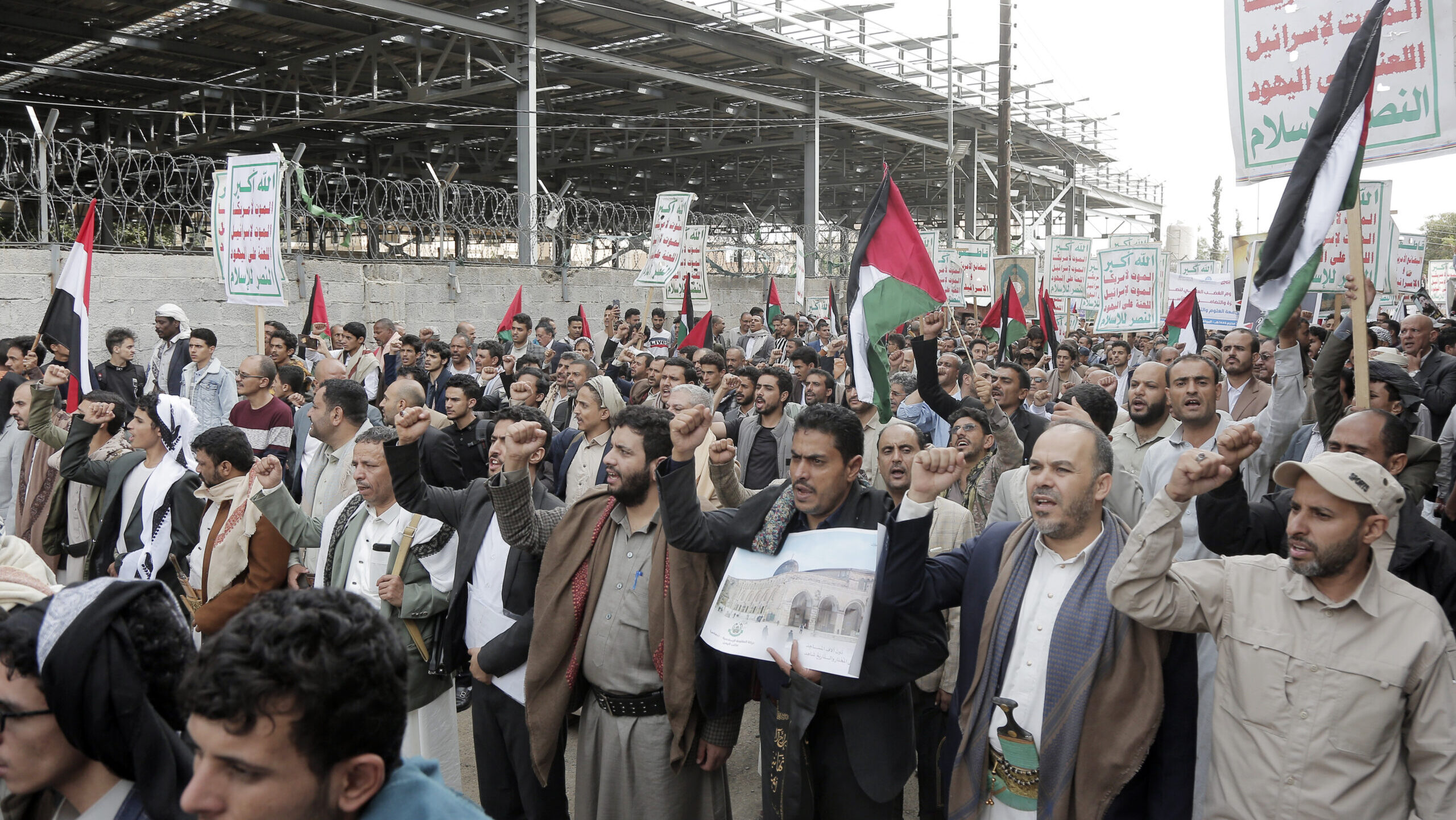 Yemeni Government Urges UN To Relocate After Houthi Seizure of Sanaa Office