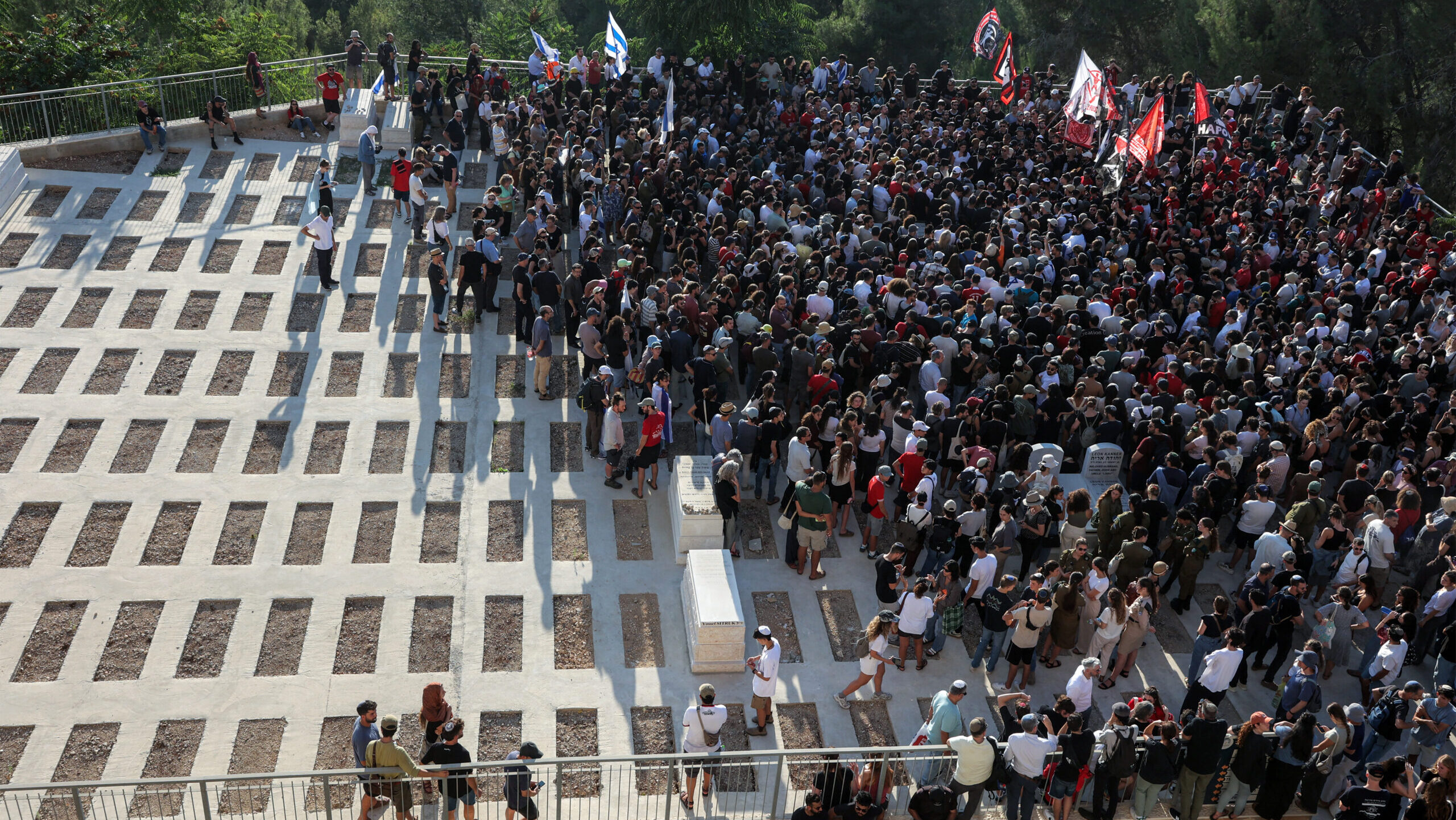 Tel Aviv Reacts to the Murder of 6 Hostages by Hamas in Gaza