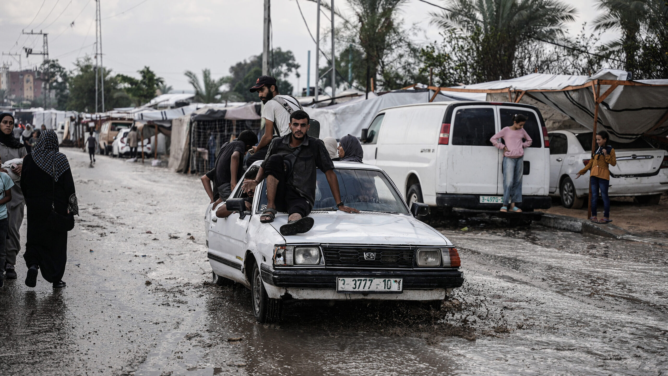 Gaza Camps Flooded by Heavy Rains as Israeli Strikes Kill 10, Including Children