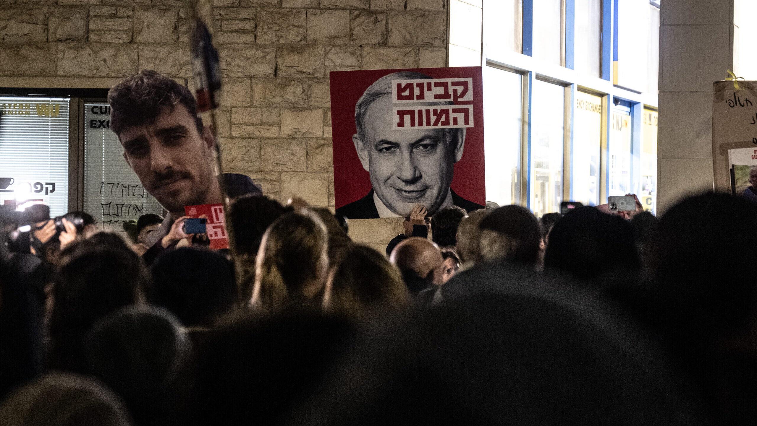 Hostage Family Protesters Block Netanyahu’s Office, Push for Release Efforts