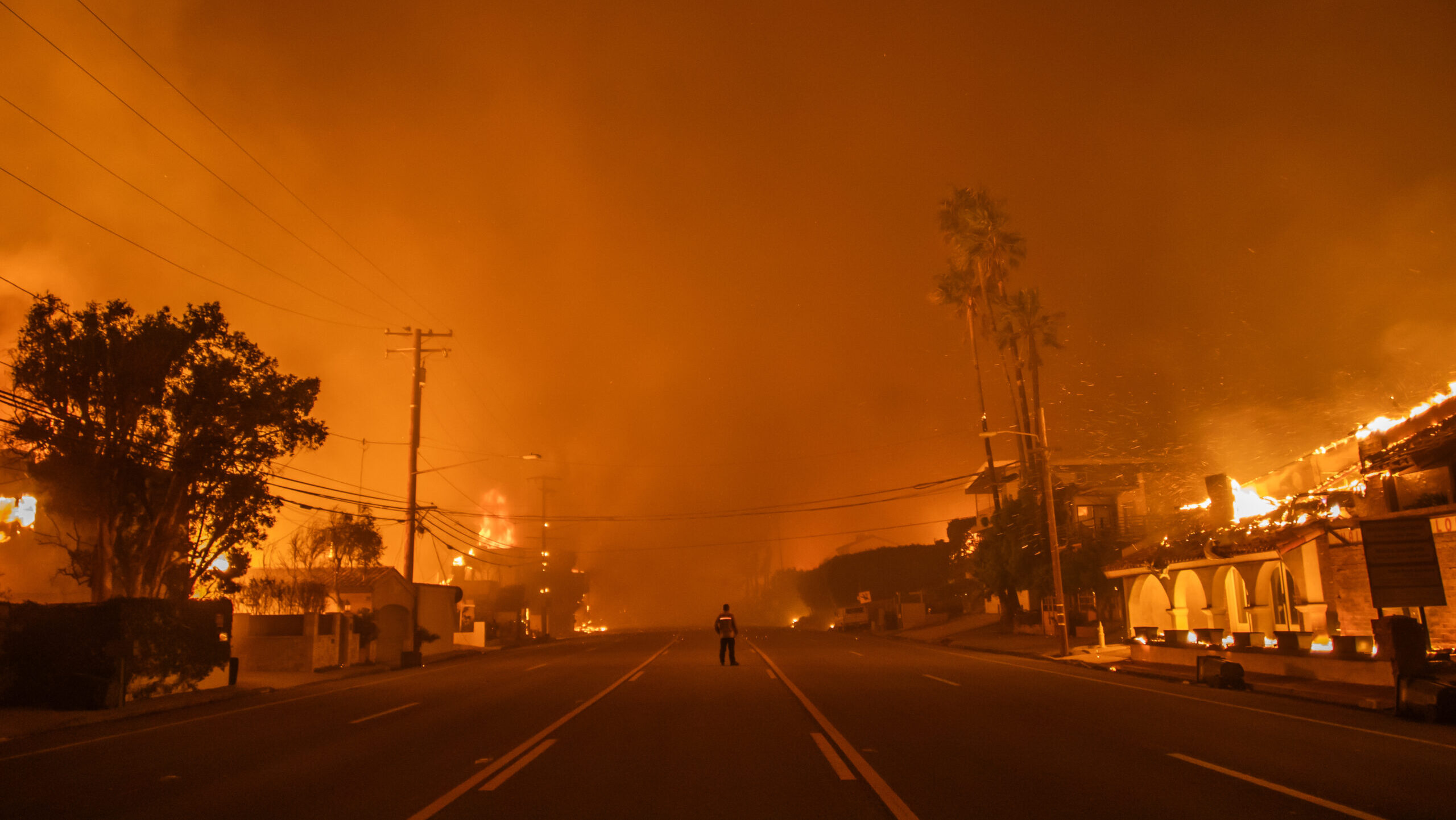 Los Angeles’ Most Destructive Wildfires Scorch 28,000 Acres, Threaten City’s Landmarks