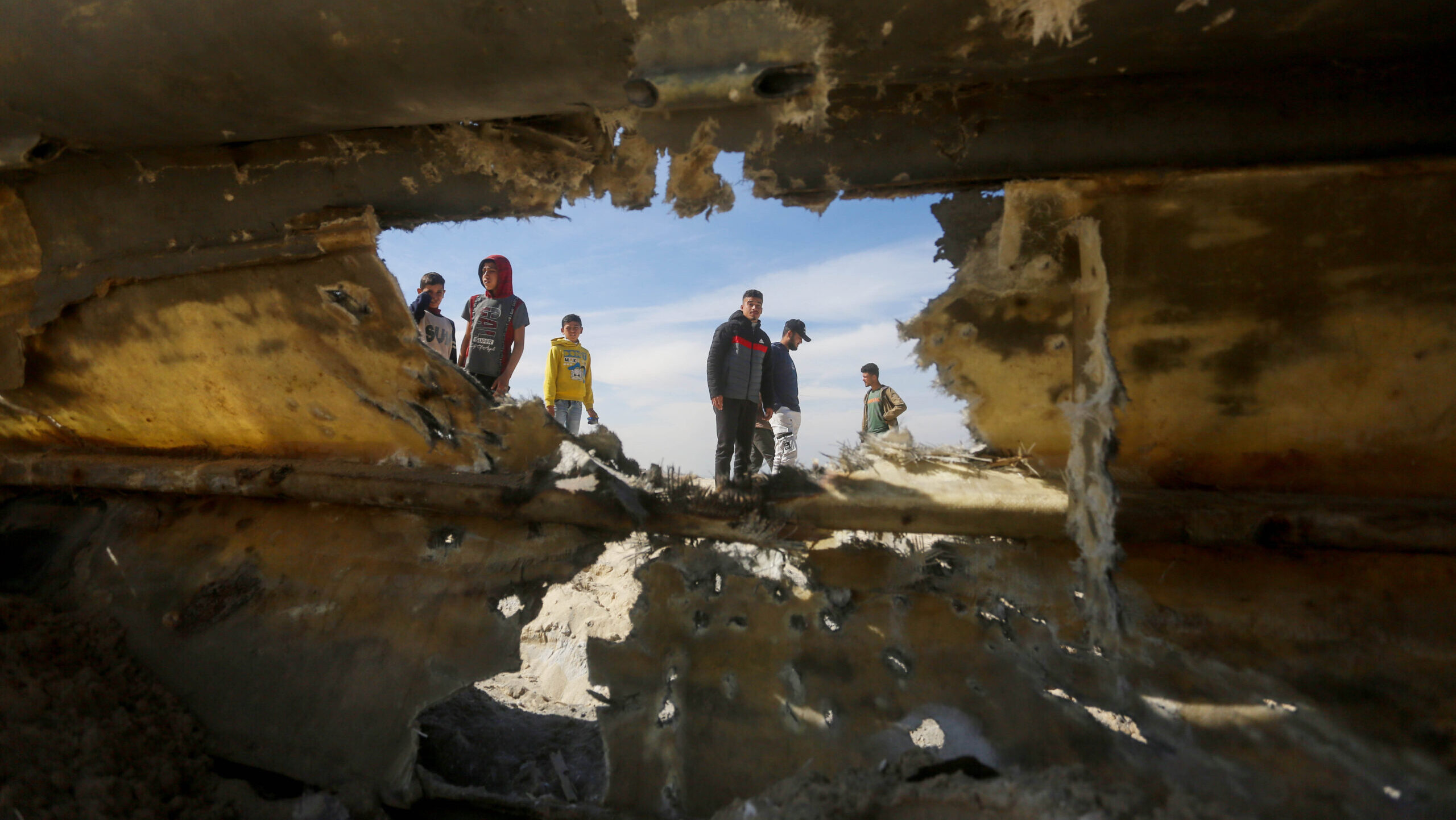 Ceasefire Falters as Israeli Fire Kills 2 in Rafah, Injures 3 in Khan Yunis