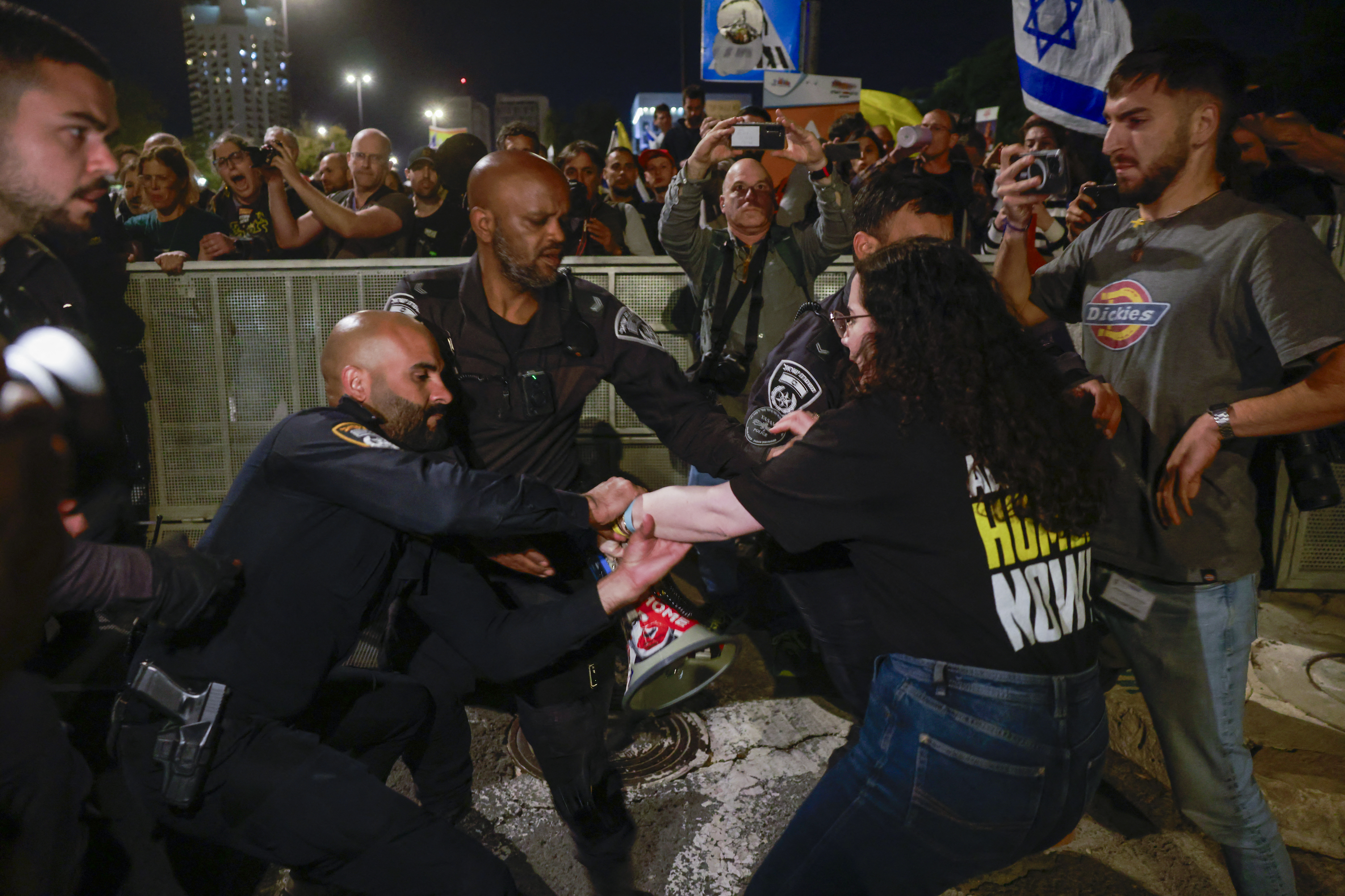 Jerusalem Demonstrators Gather Outside Netanyahu’s Residence, Warn Gaza City Operation May Endanger Hostages