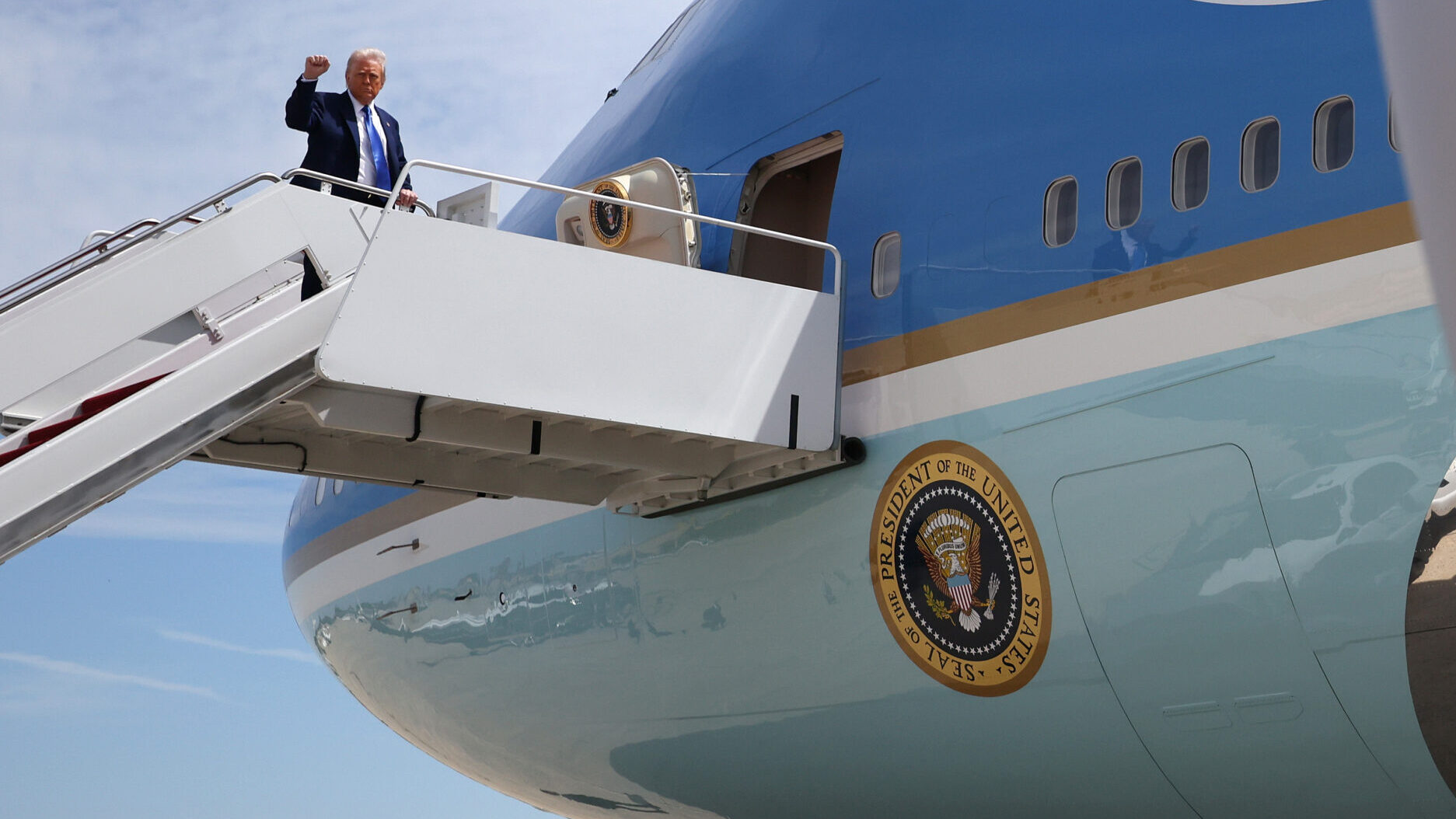 Trump’s Gulf Trip Mixes Business With High-Stakes Diplomacy