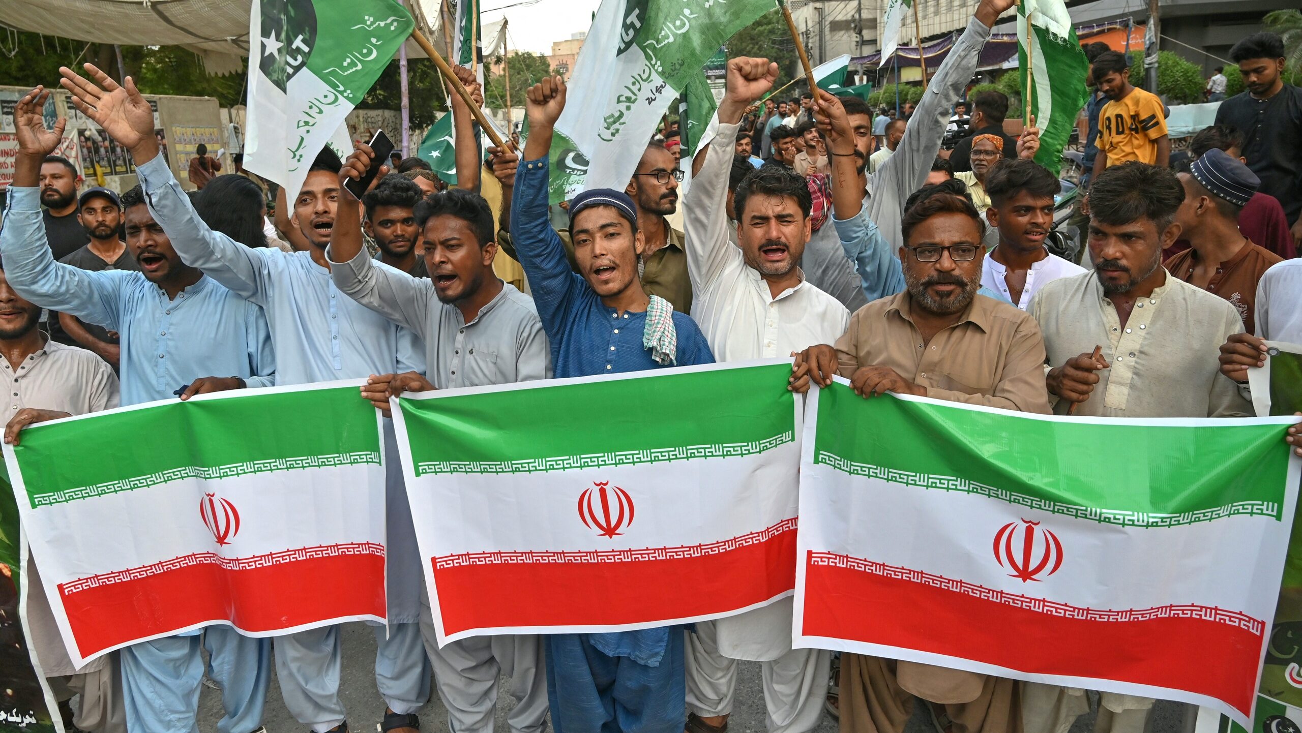 Pakistan Evacuates Pilgrims and Students From Iran as Middle East Tensions Escalate