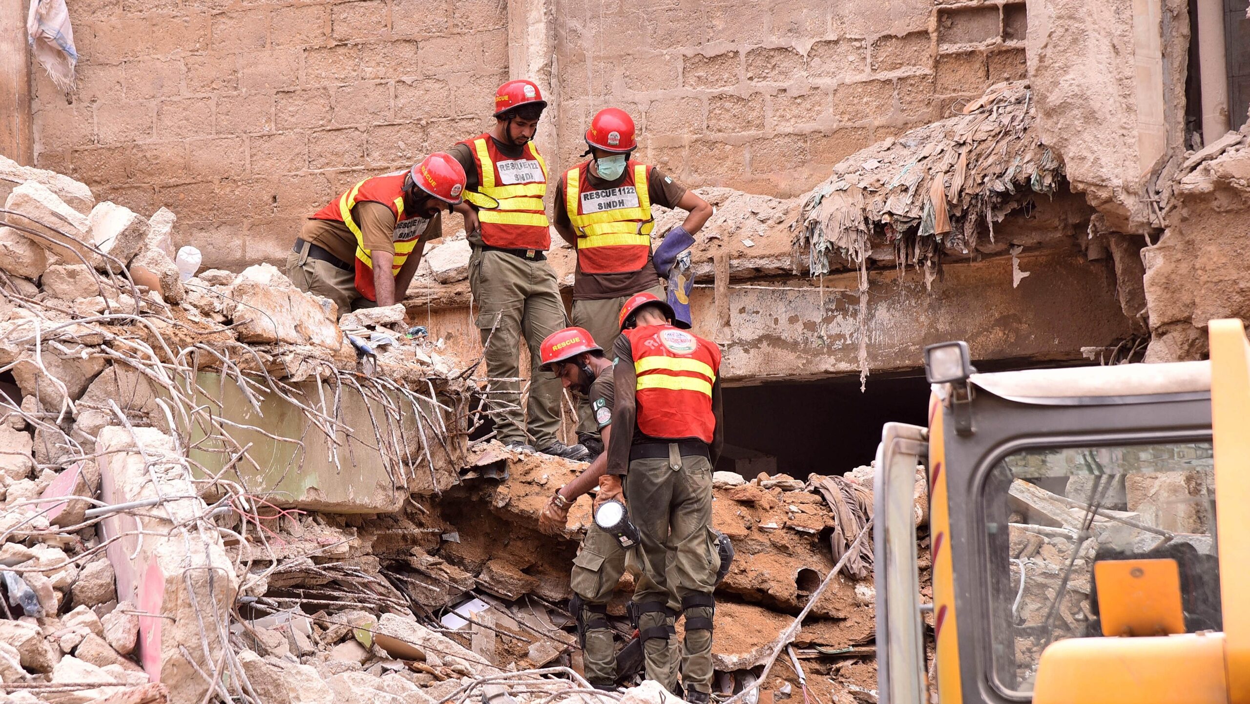 Karachi Building Collapse Kills 27 as Rescue Operations Conclude