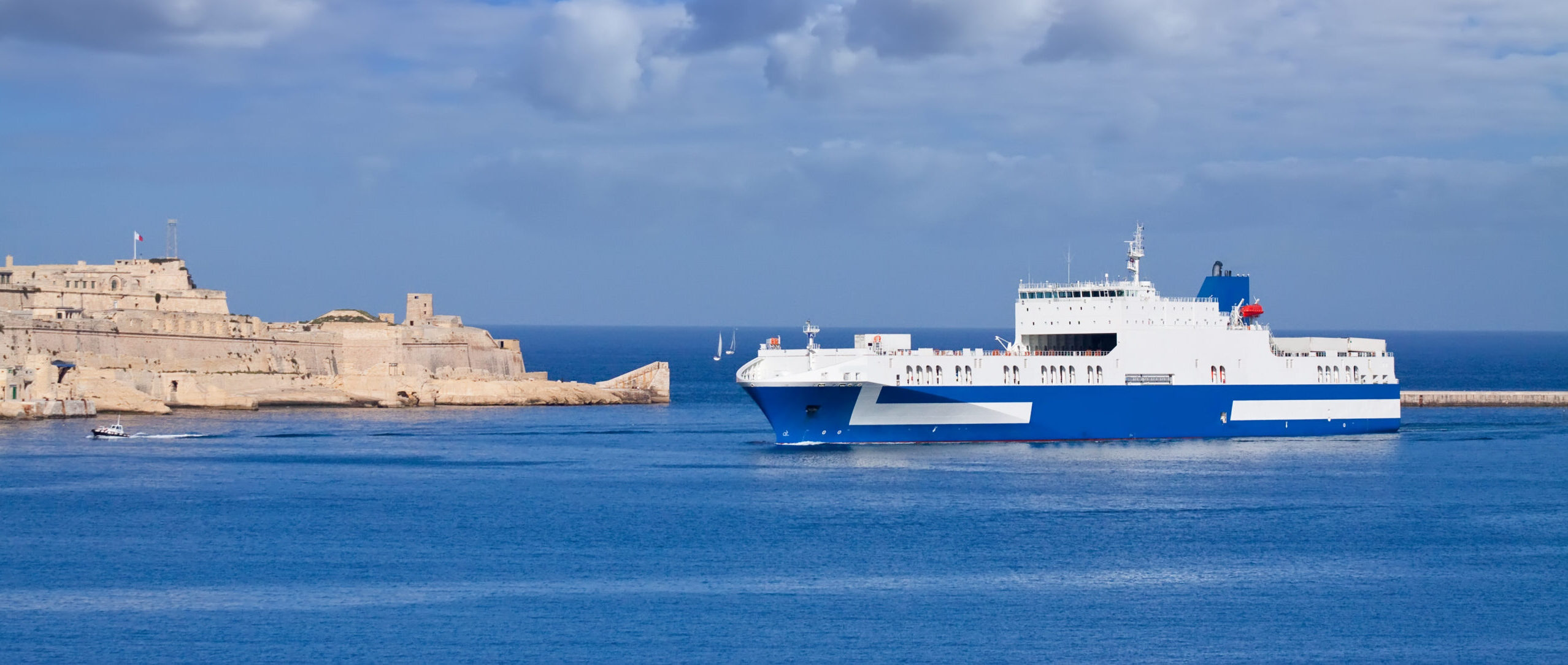 Pro-Palestinian Protesters Block Israeli Cruise Ship at Greek Port, Forcing Reroute to Cyprus 
