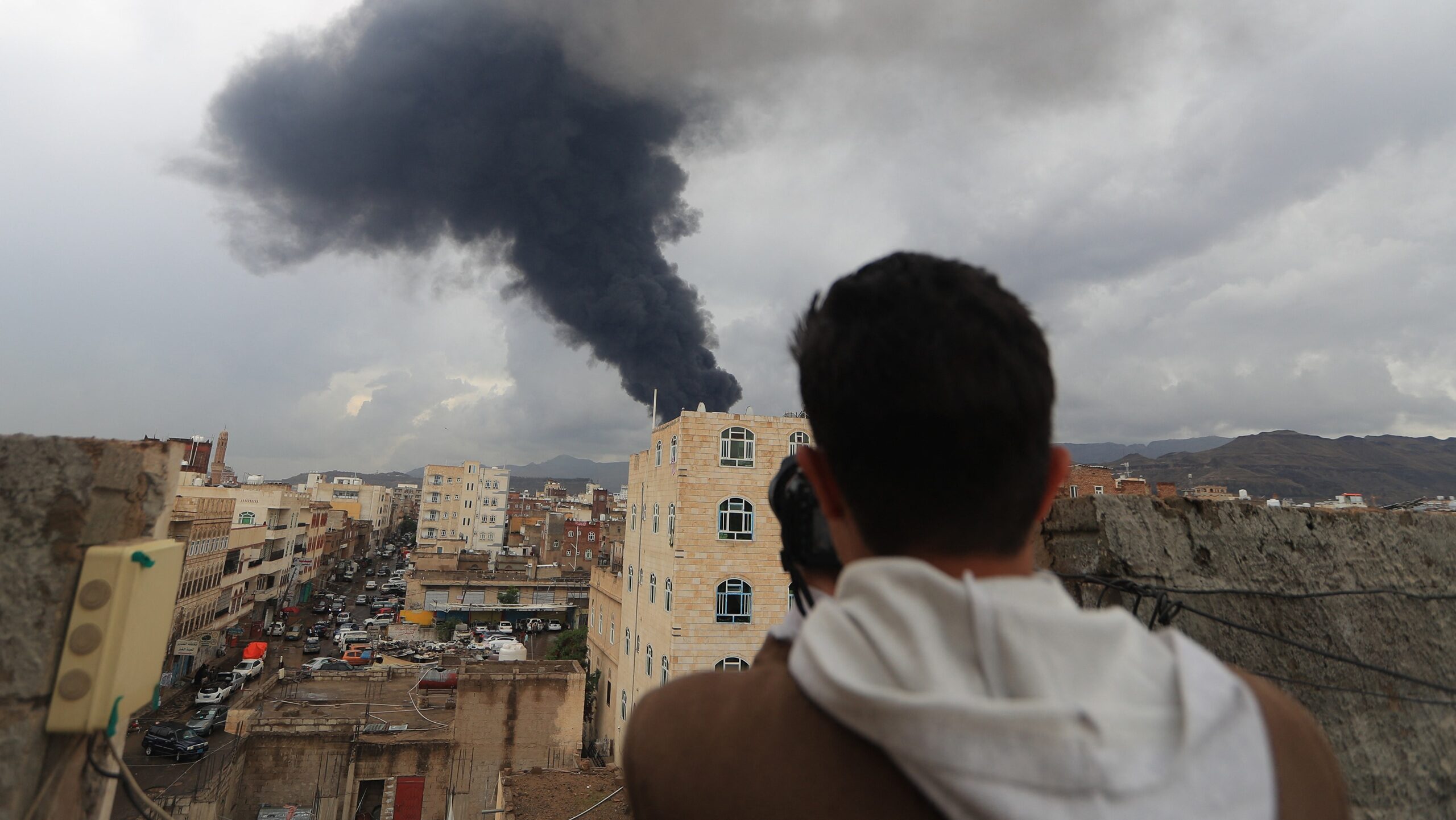 Israel Launches Major Strikes in Yemen After Houthis Fire Cluster Missile at Central Israel