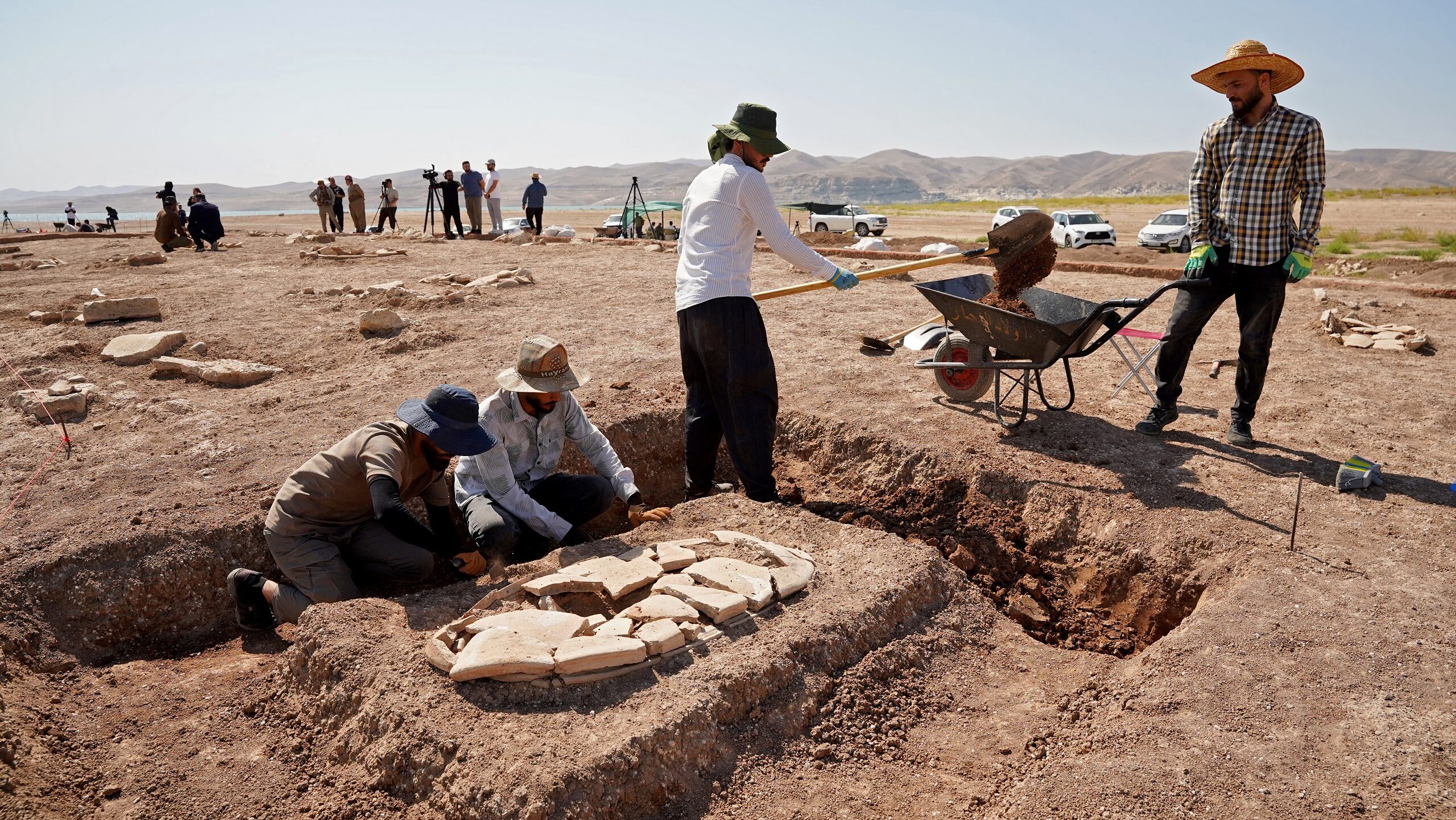 Iraq’s Drought Unveils a Forgotten City of the Dead