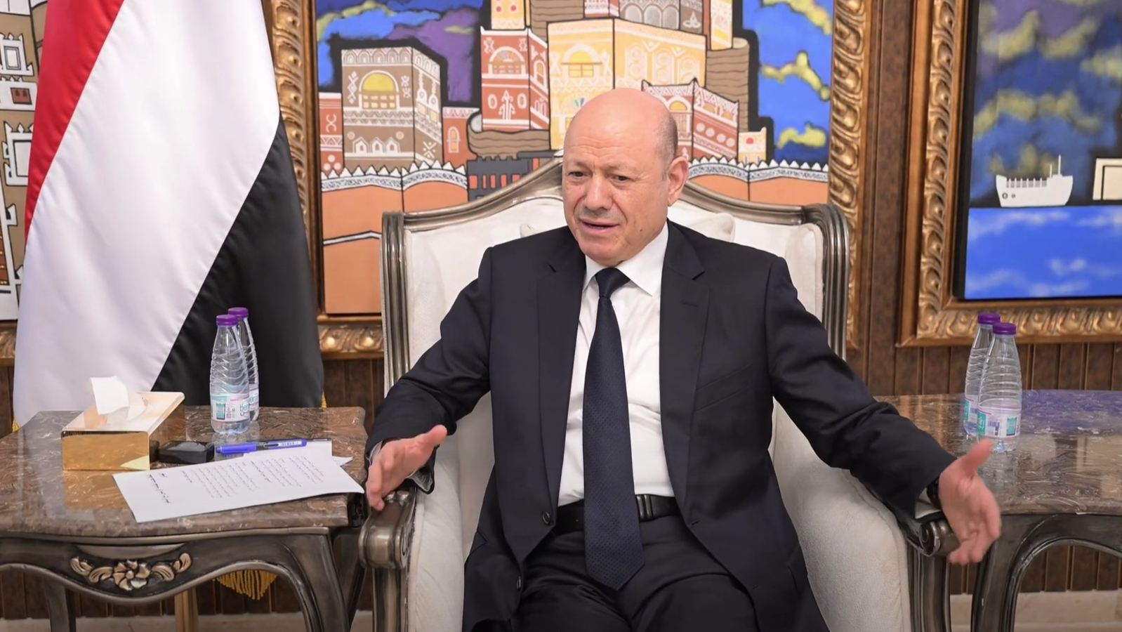 Yemeni Leader, UN Envoy Discuss Reviving Peace Talks, Press To Curb Houthi Escalation