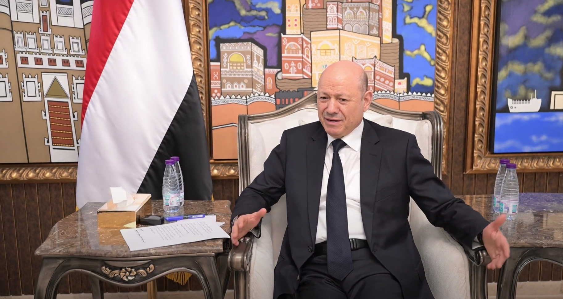 Yemeni Leader, UN Envoy Discuss Reviving Peace Talks, Press To Curb Houthi Escalation