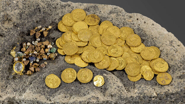 Golden Trove at Hippos: 97 Byzantine Coins and Jeweled Pieces Unearthed Near Sea of Galilee