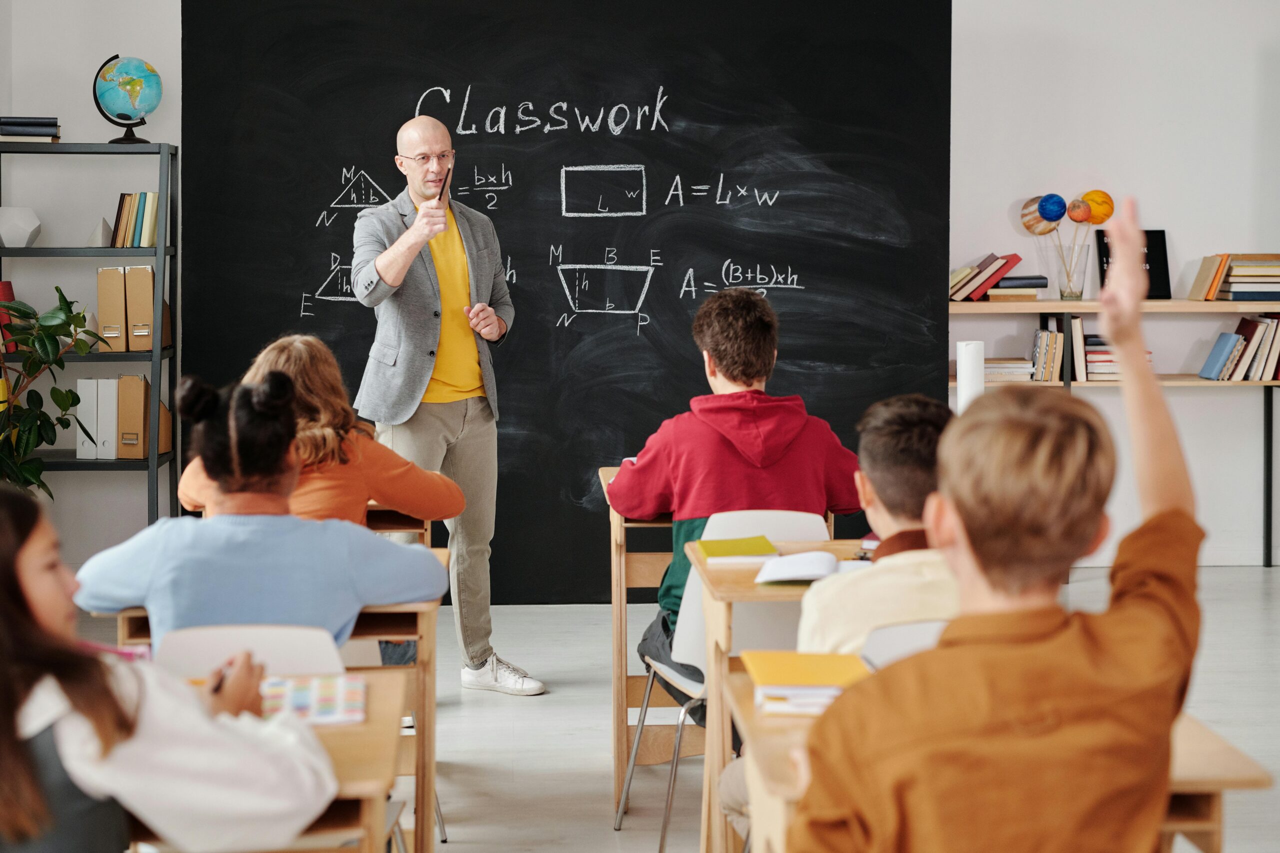 Israeli Students Return to Schools in the North and South After Nearly 2 Years of War 