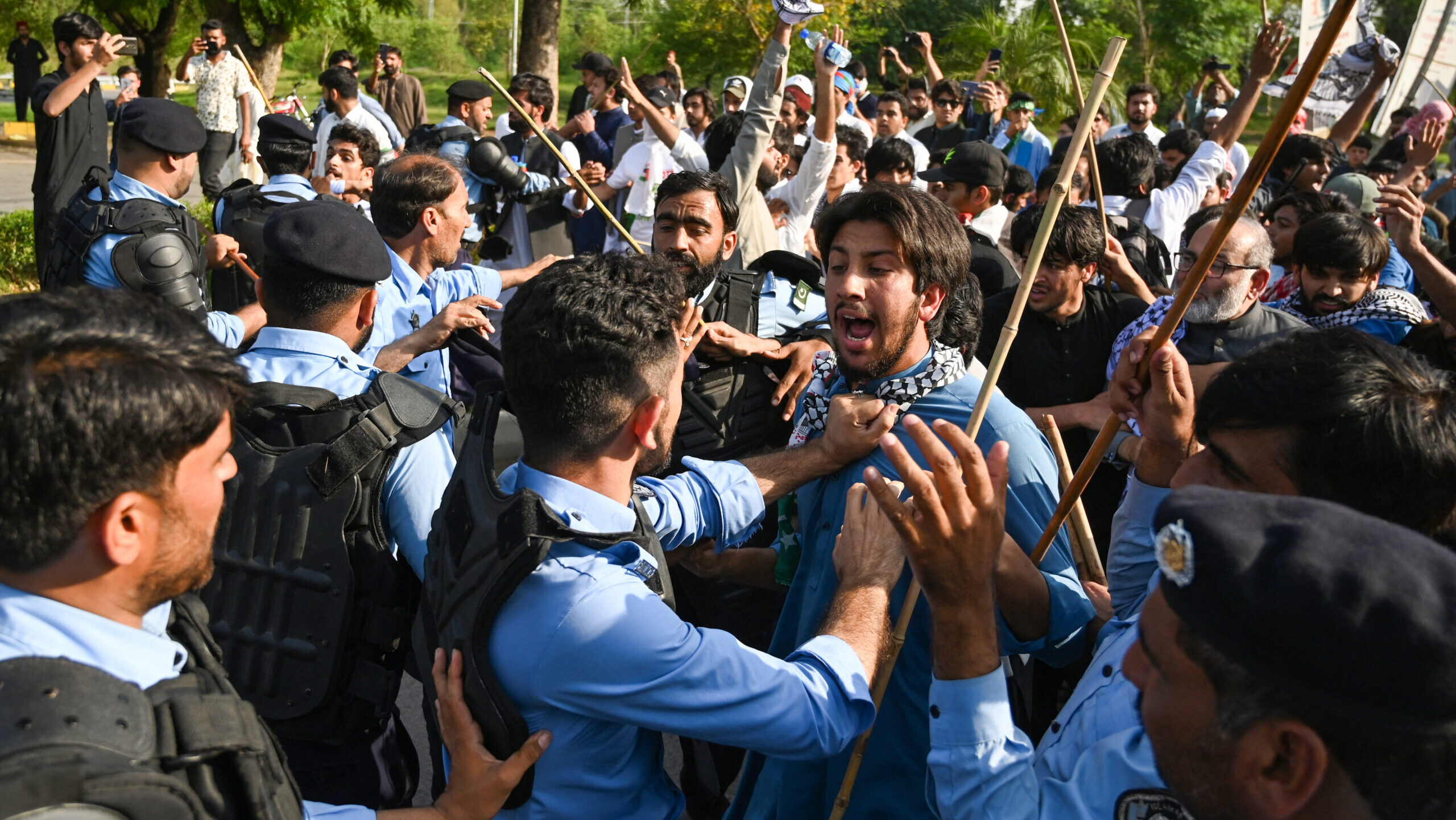 5 Killed in Islamabad During TLP Protests Against President Trump’s Gaza Ceasefire Plan 