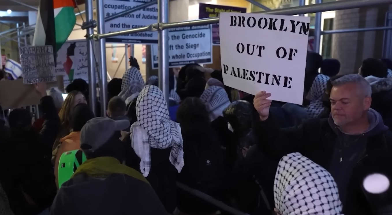 200 Demonstrators Yell ‘Death to the IDF’ Outside NY Synagogue To Protest Israel Immigration Event 