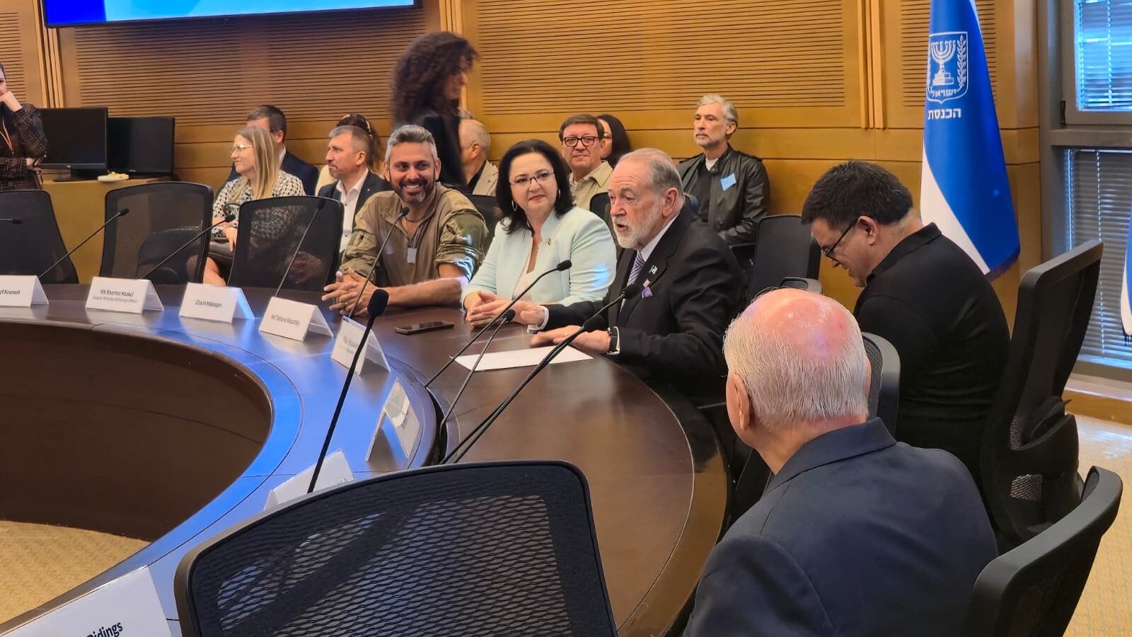 Huckabee Praises Jewish-Christian Partnership at Knesset Day of Prayer