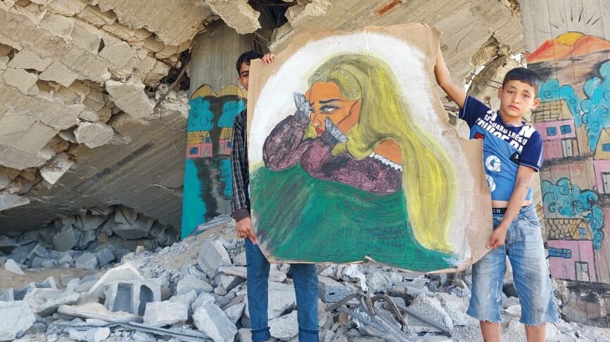 Artist Makes Her Own Ink, Potter Extracts Clay From Gaza Ruins