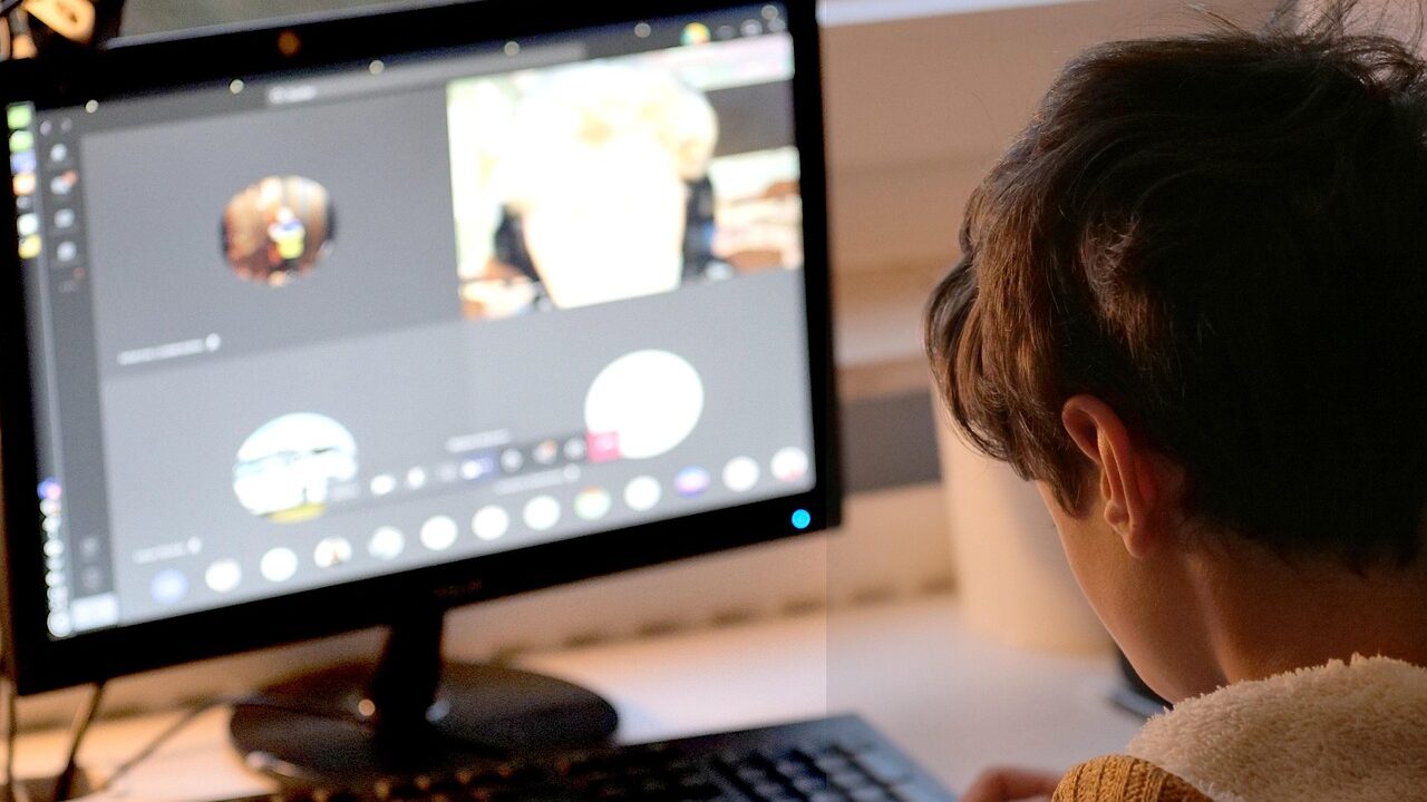 UAE Law Makes Parents Legally Responsible for Children’s Online Safety