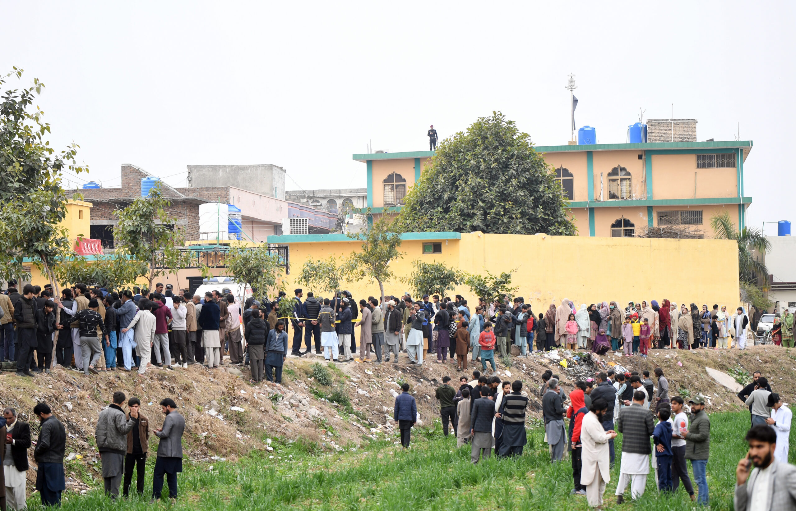 Suicide Blast at Shia Mosque in Islamabad Kills at Least 30