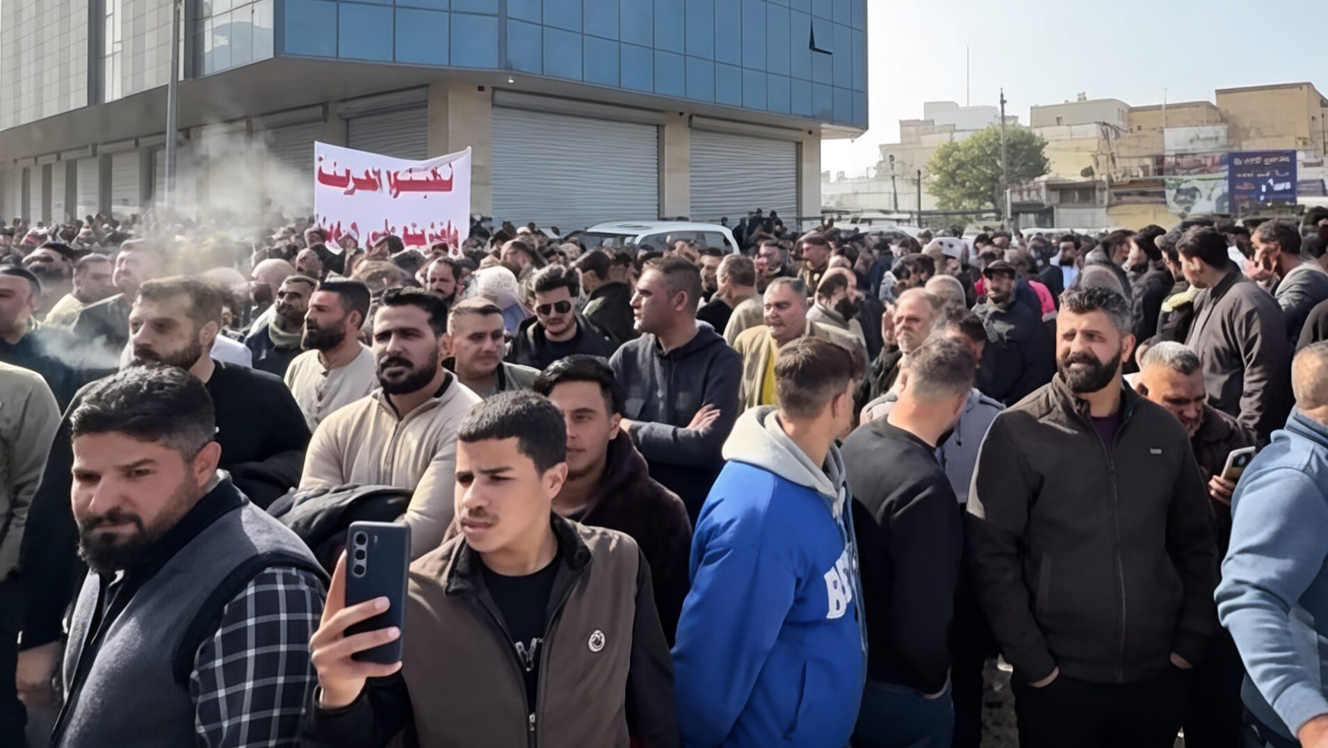 Hundreds Protest in Baghdad Over New Customs Tariffs