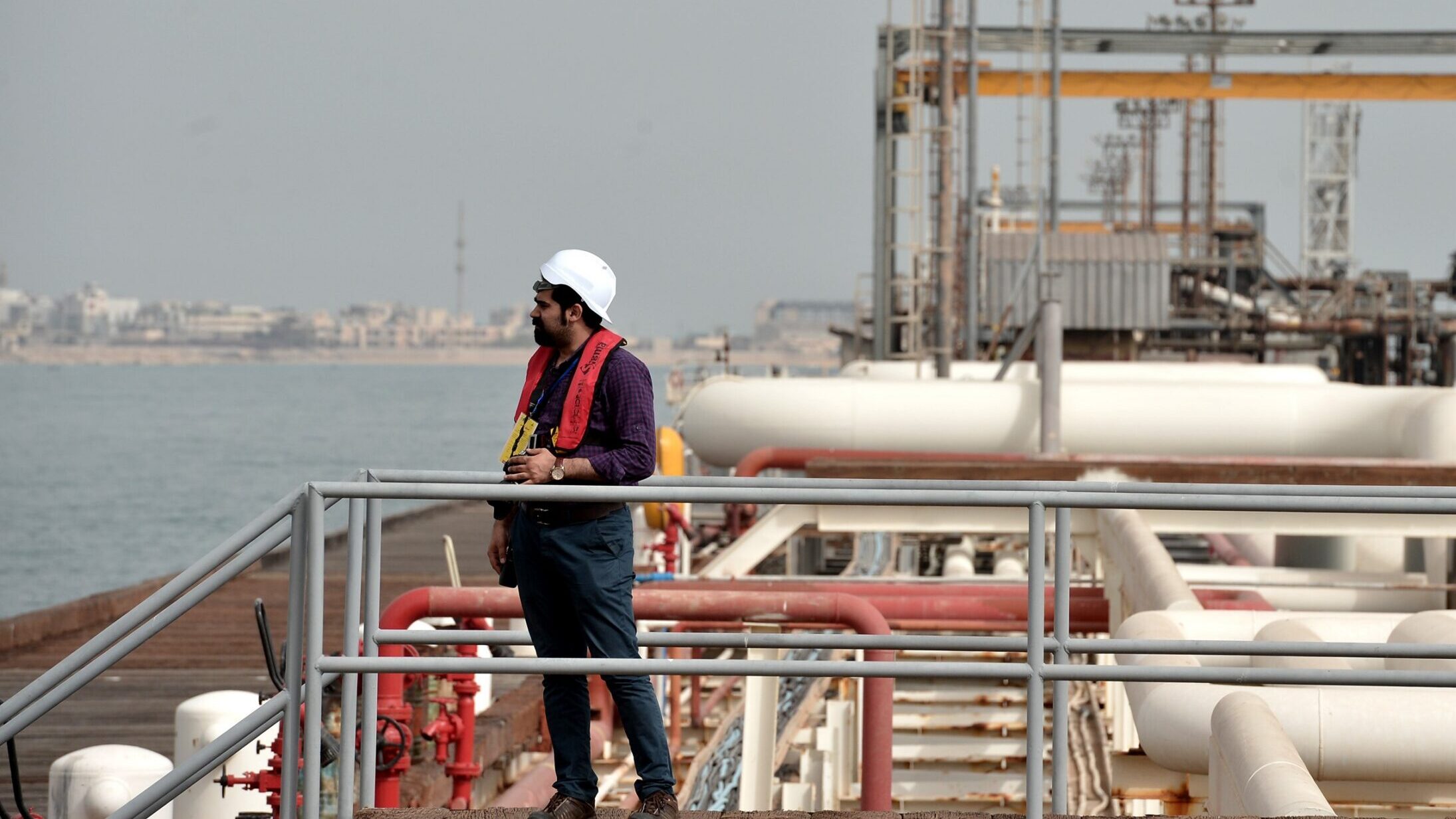 Regime Blocks Technical Staff From Evacuating Kharg Island 