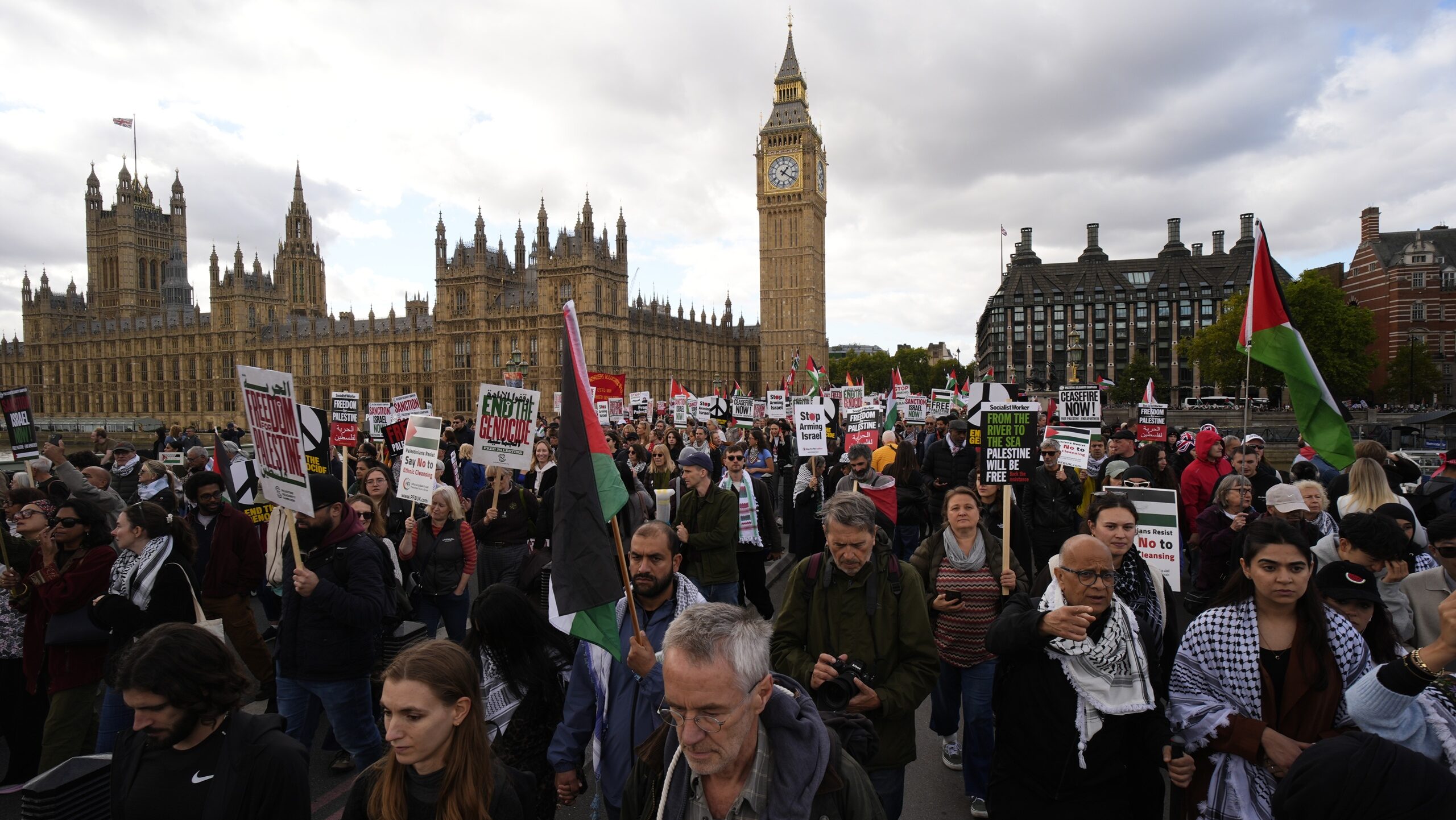 London Pro-Palestinian March Draws Thousands, Police Arrest 20